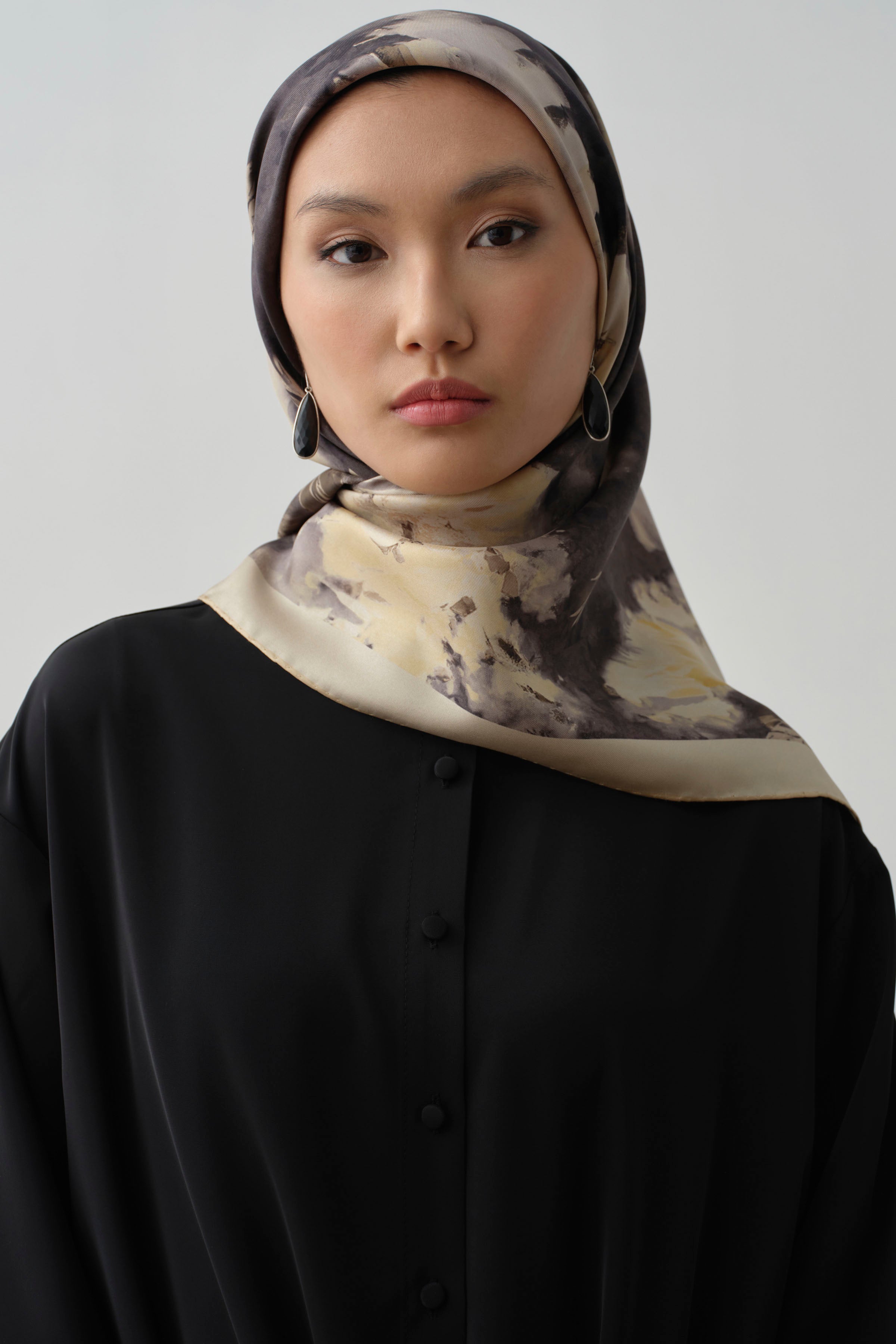 Fulya Twill İpek Eşarp - Siyah TUGBA