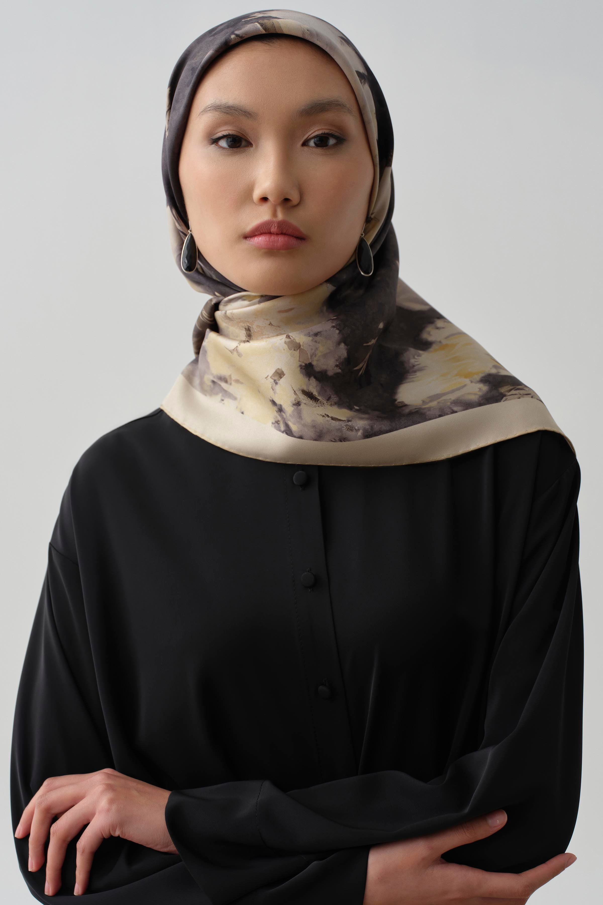 Fulya Twill İpek Eşarp - Siyah TUGBA