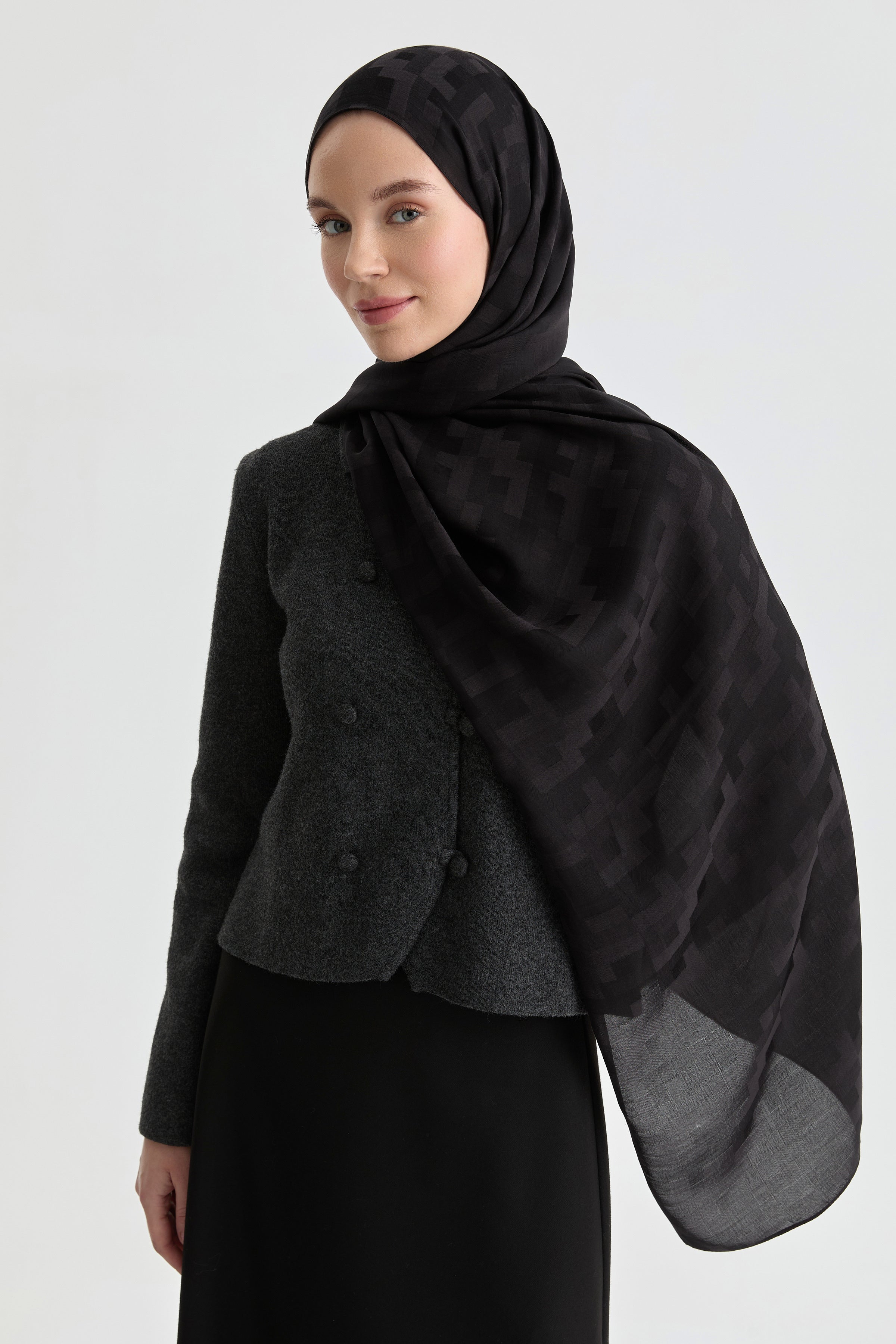 Serra Jakar Natural Şal - Siyah TUGBA