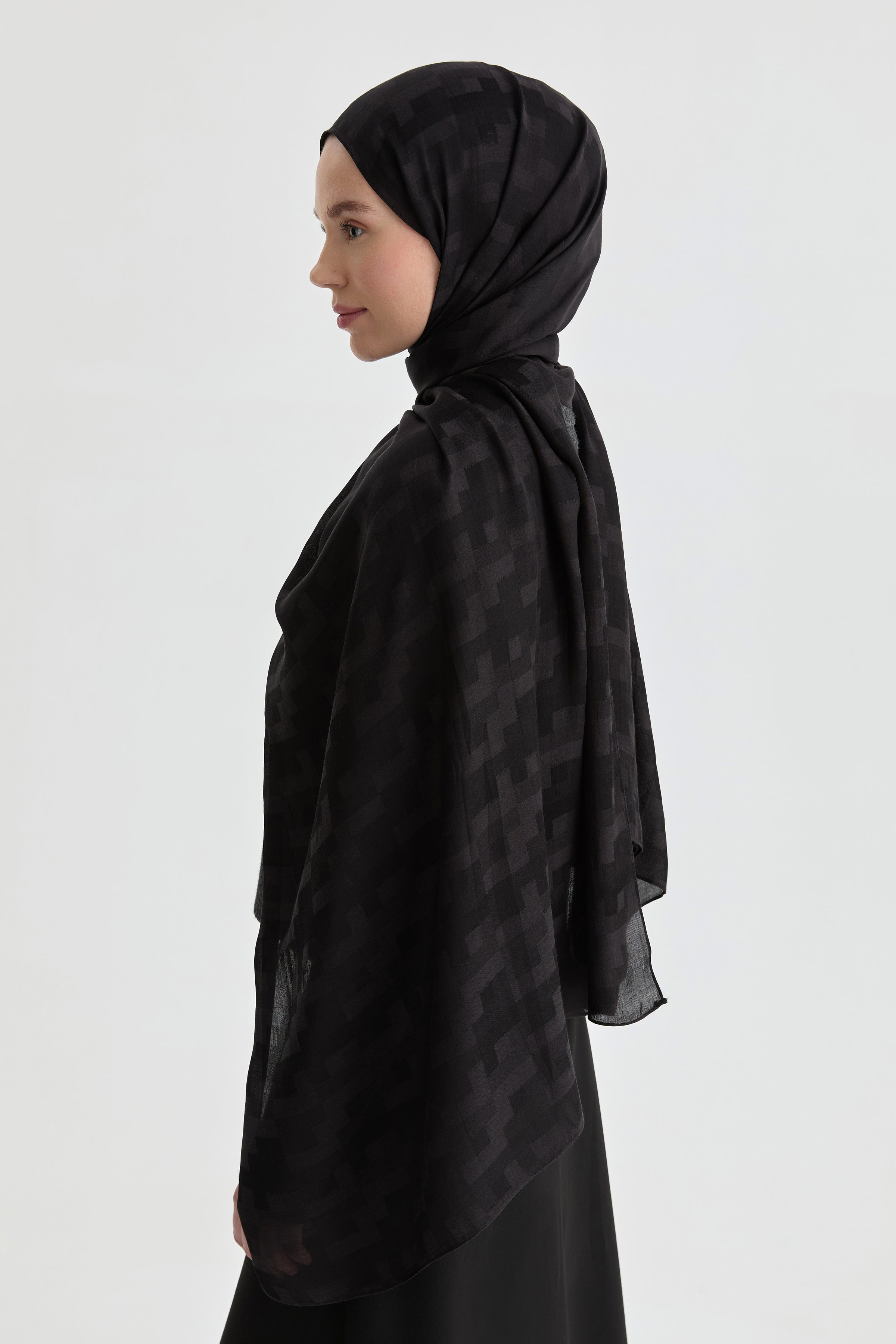 Serra Jakar Natural Şal - Siyah TUGBA
