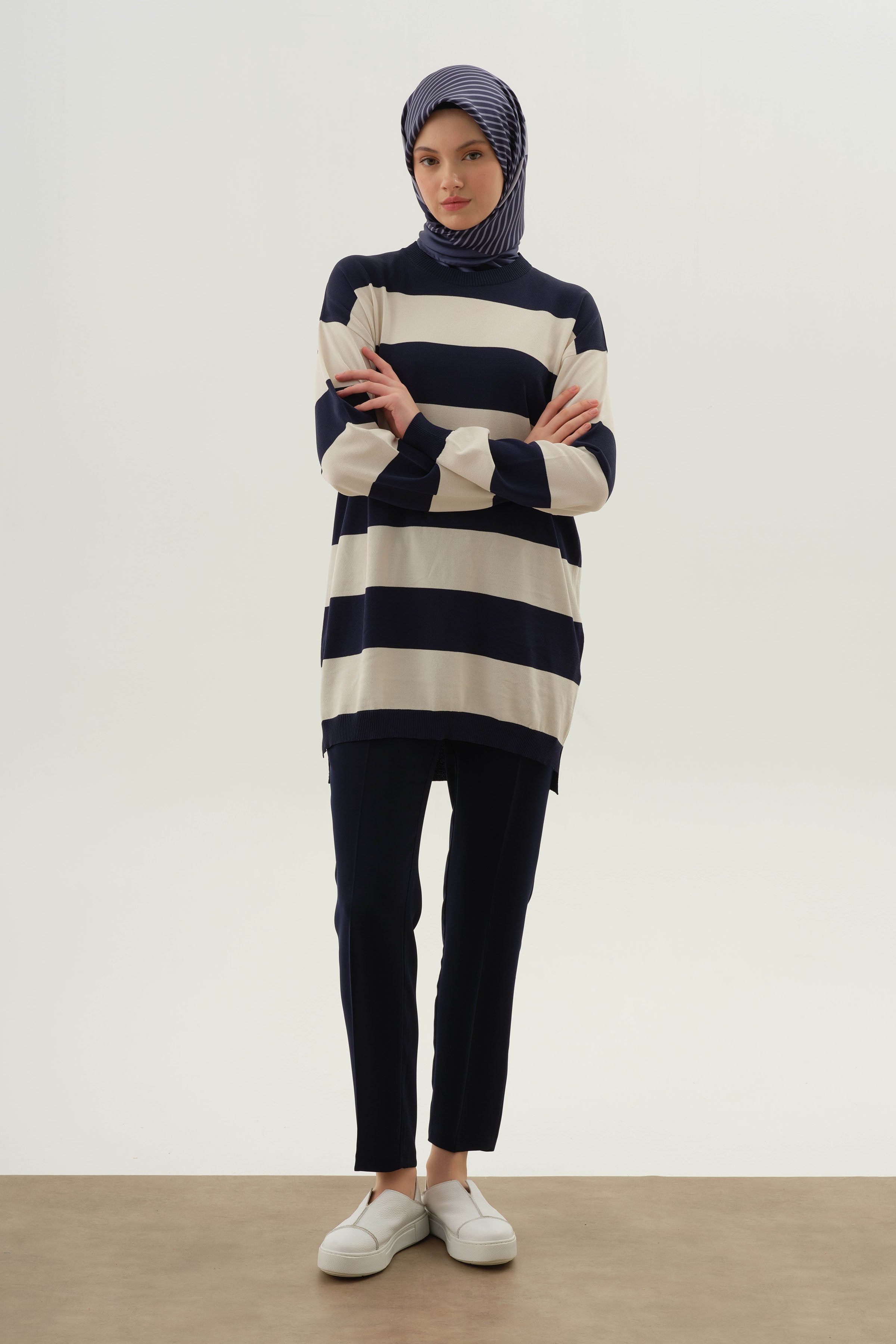 Bel Lastikli Dar Paça Pantolon - Lacivert TUGBA