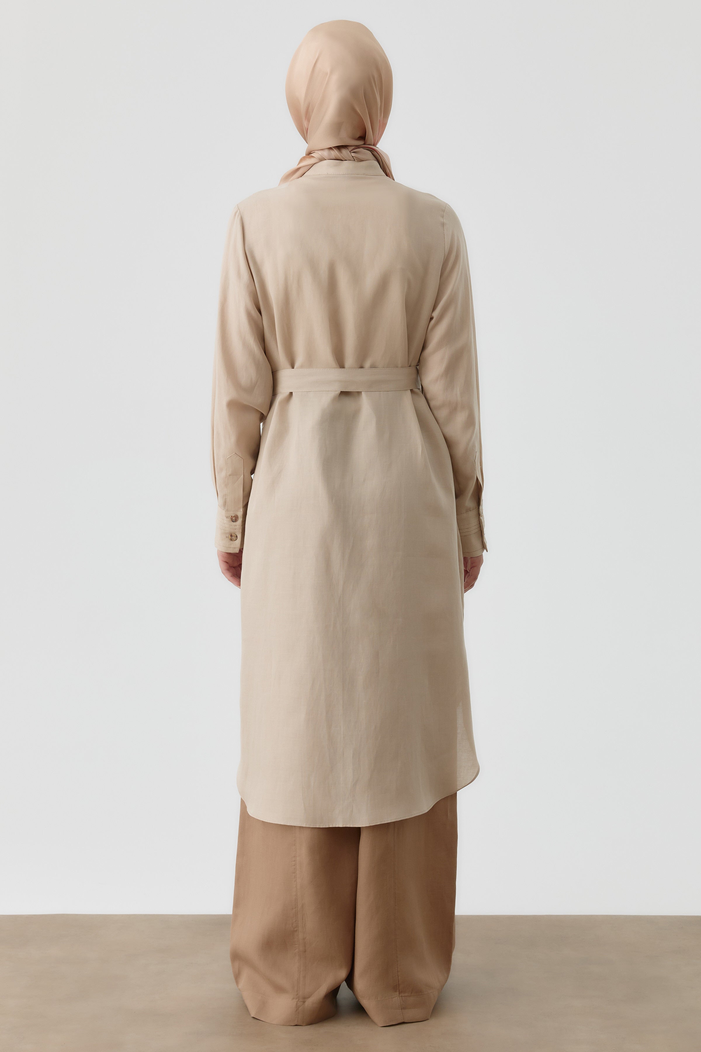 Nervür Detaylı Yırtmaçlı Tunik - Bej TUGBA