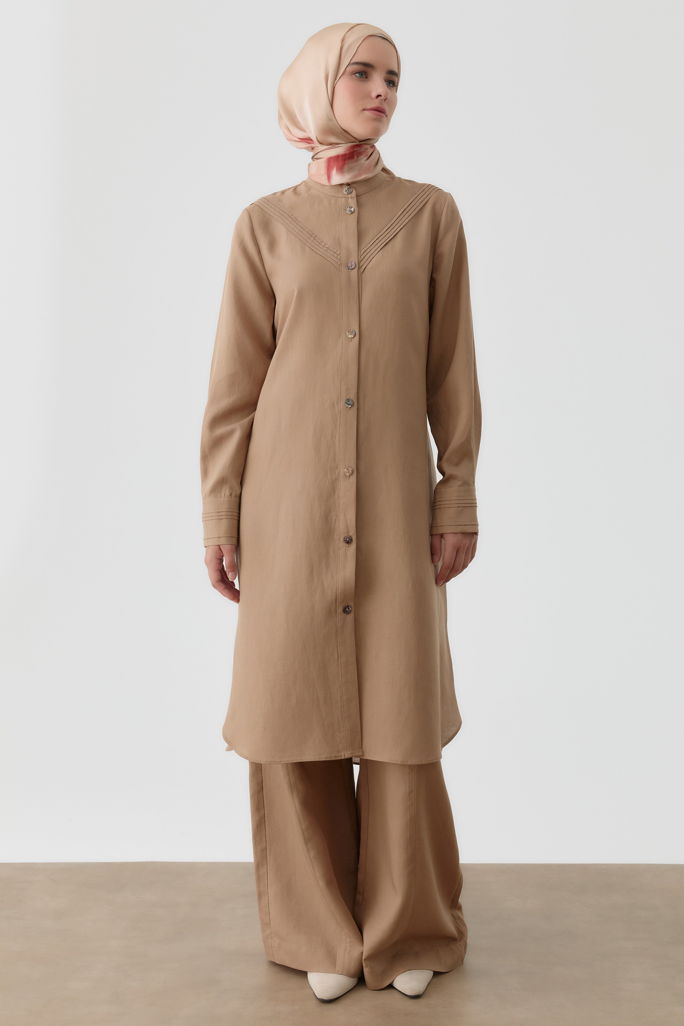 Nervür Detaylı Yırtmaçlı Tunik - Vizon TUGBA