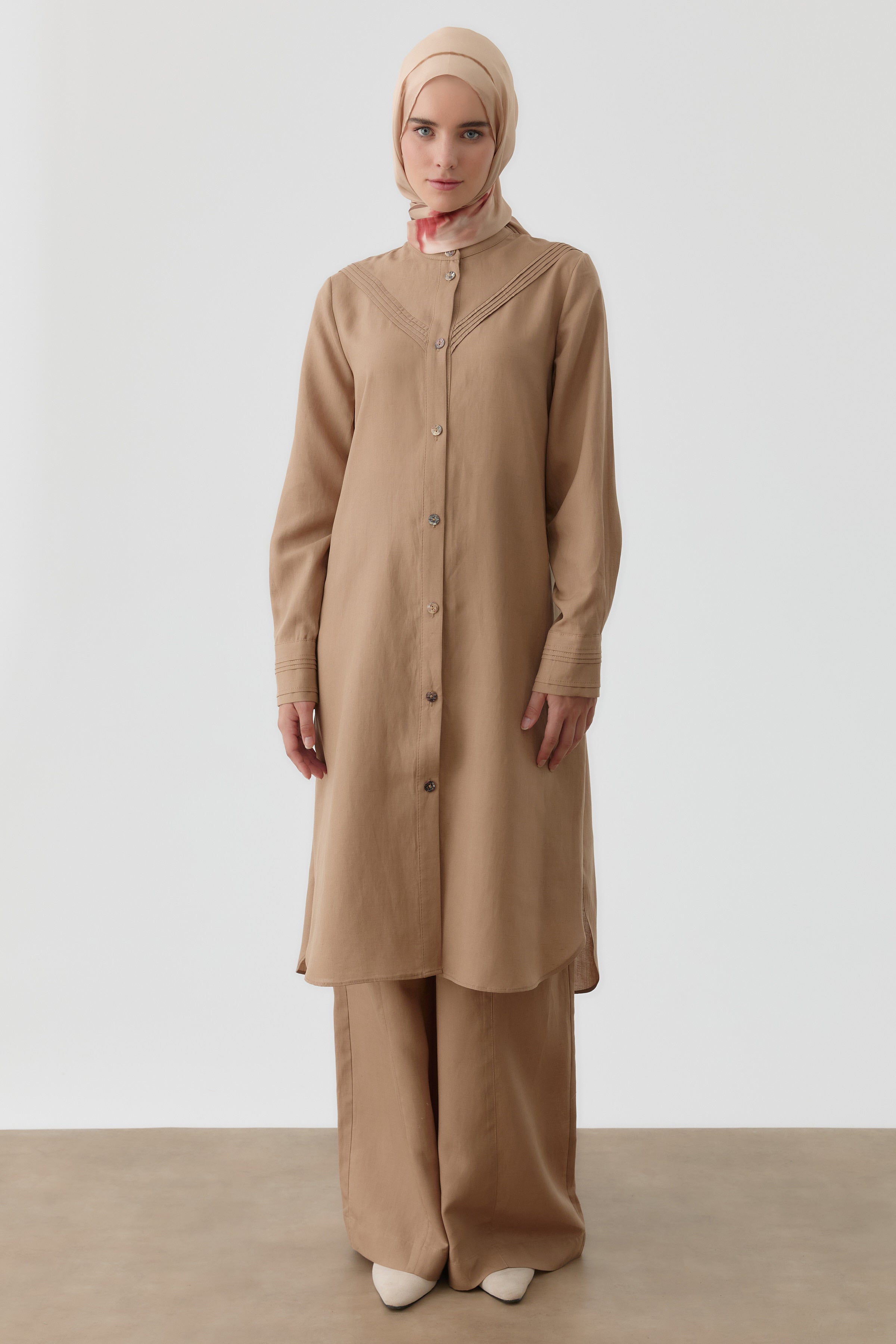 Nervür Detaylı Yırtmaçlı Tunik - Vizon TUGBA