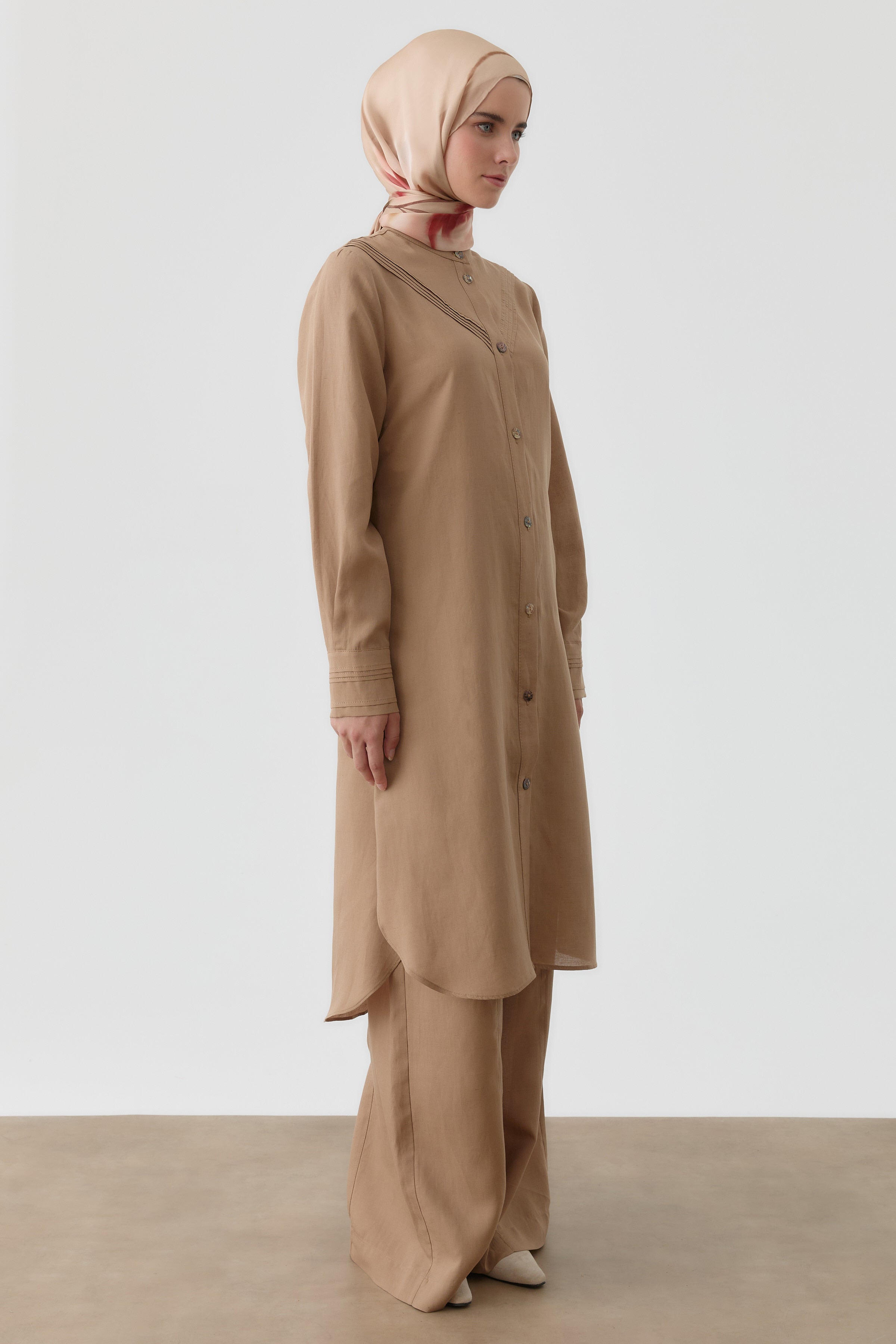 Nervür Detaylı Yırtmaçlı Tunik - Vizon TUGBA