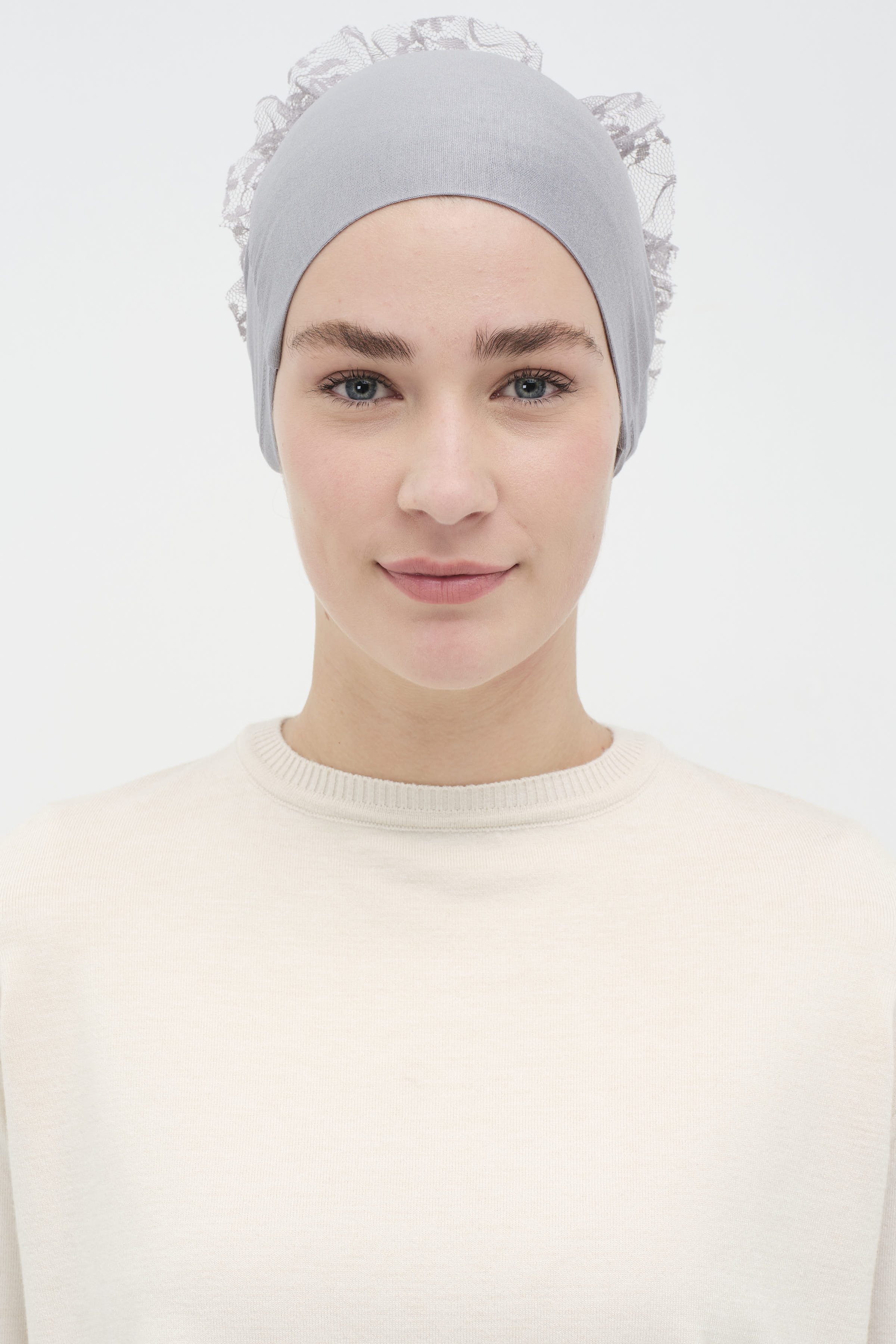 Dantelli Topuz Bone - Gri TUGBA