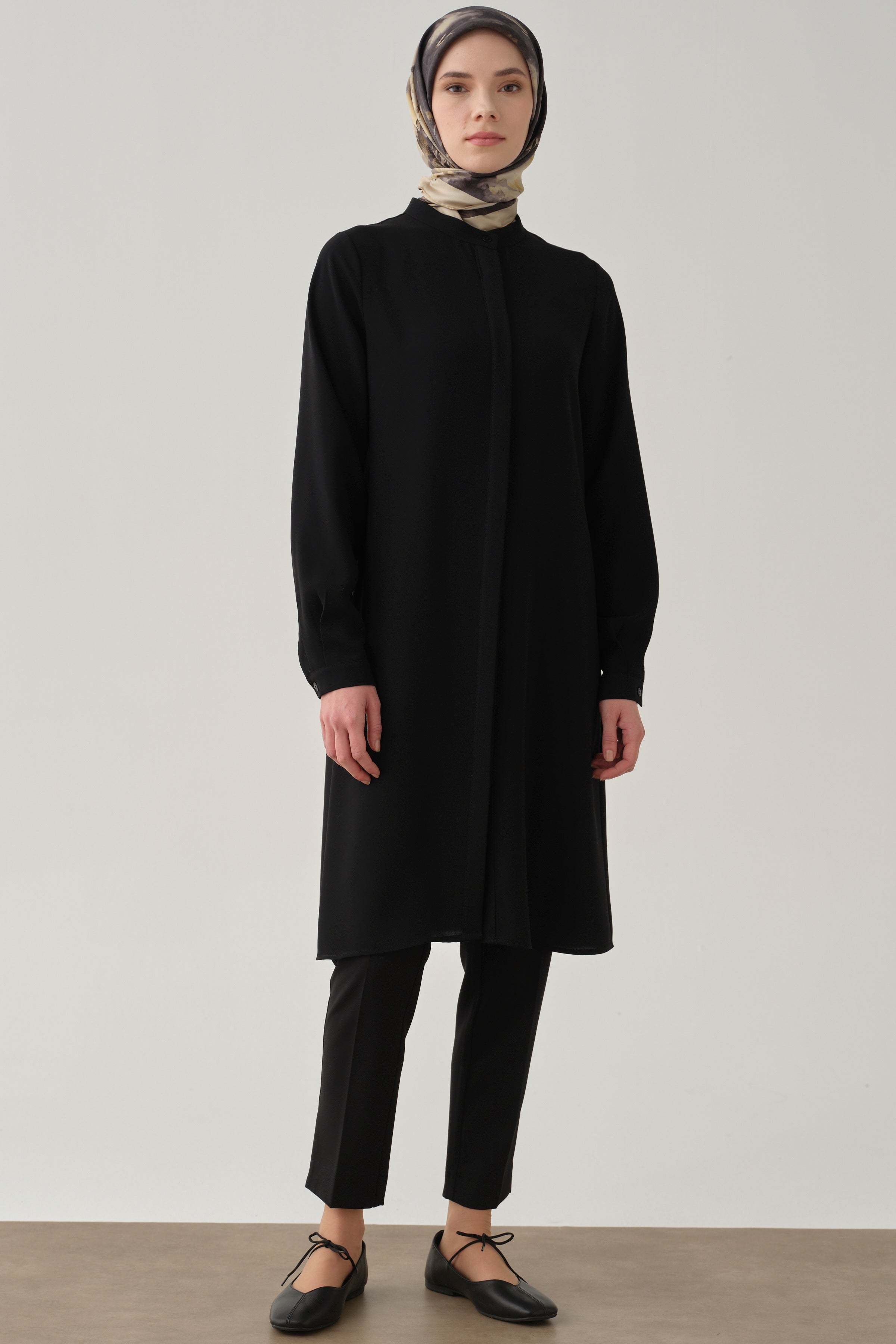 Hakim Yaka Gizli Patlı Tunik - Siyah TUGBA