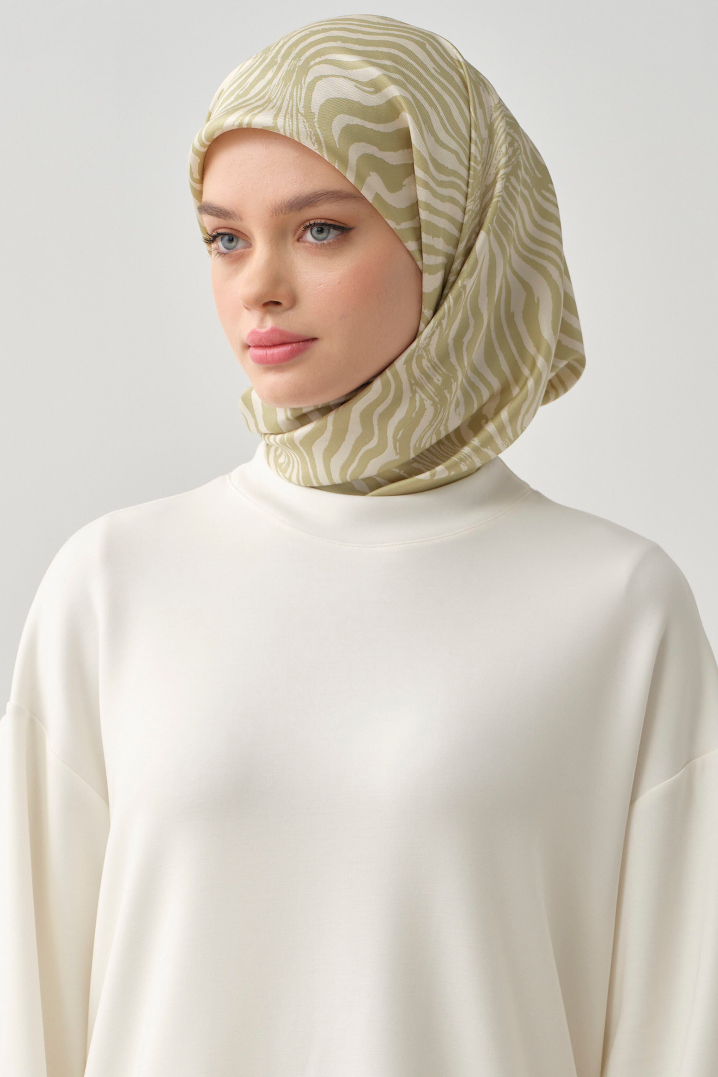 Nilda Twill İpek Eşarp - Açık Yeşil TUGBA