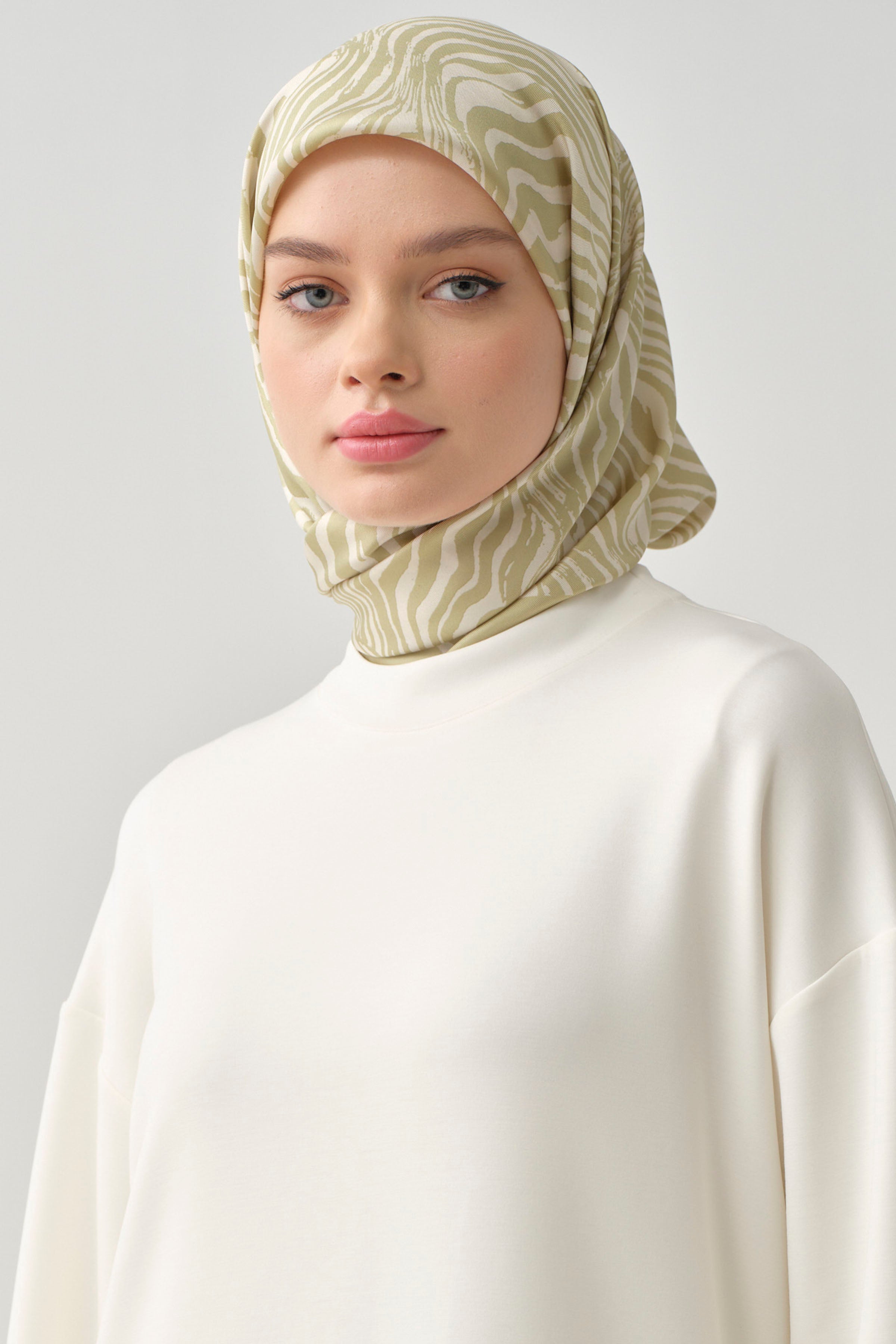 Nilda Twill İpek Eşarp - Açık Yeşil TUGBA