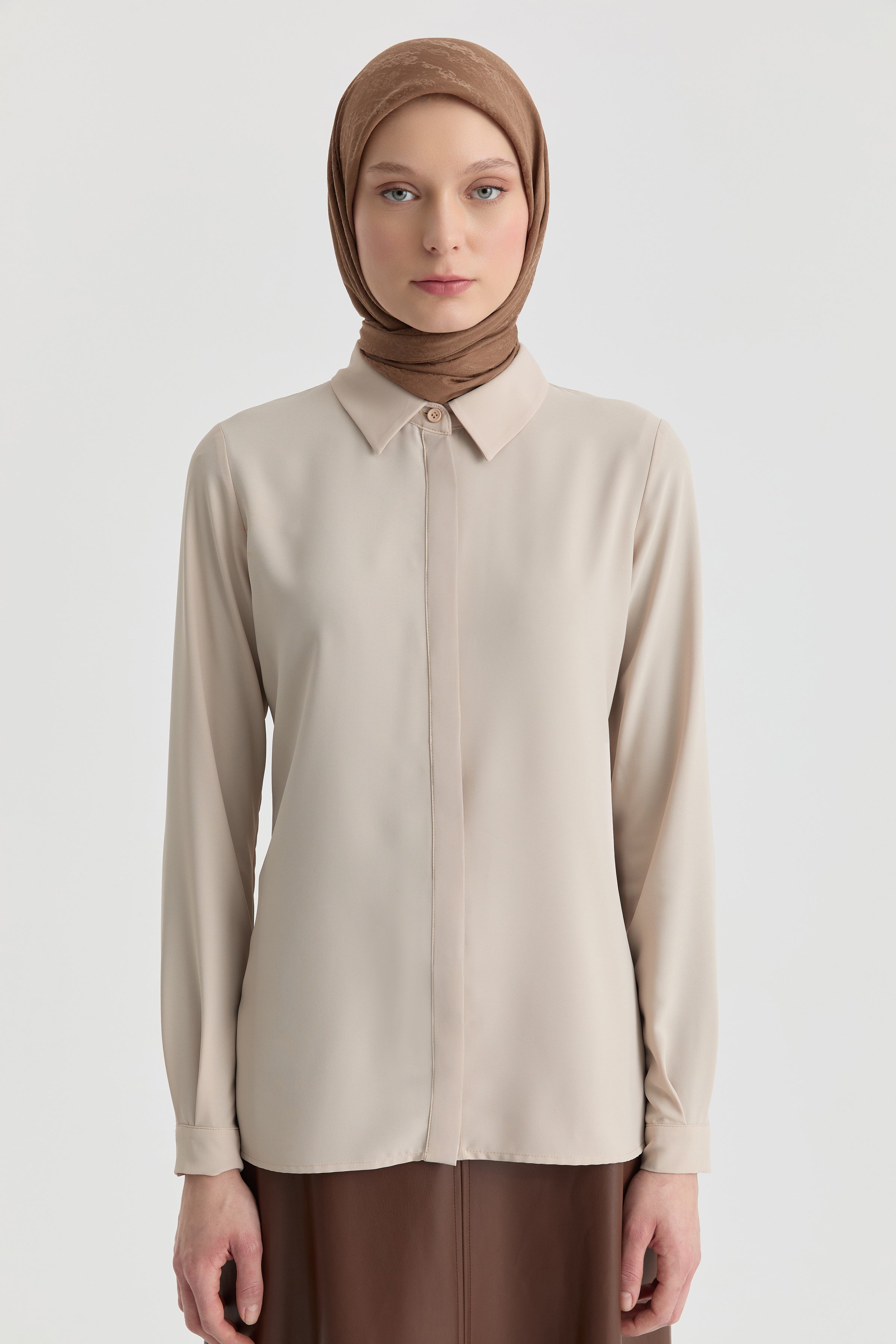 Basic Gizli Patlı Gömlek - Bej TUGBA