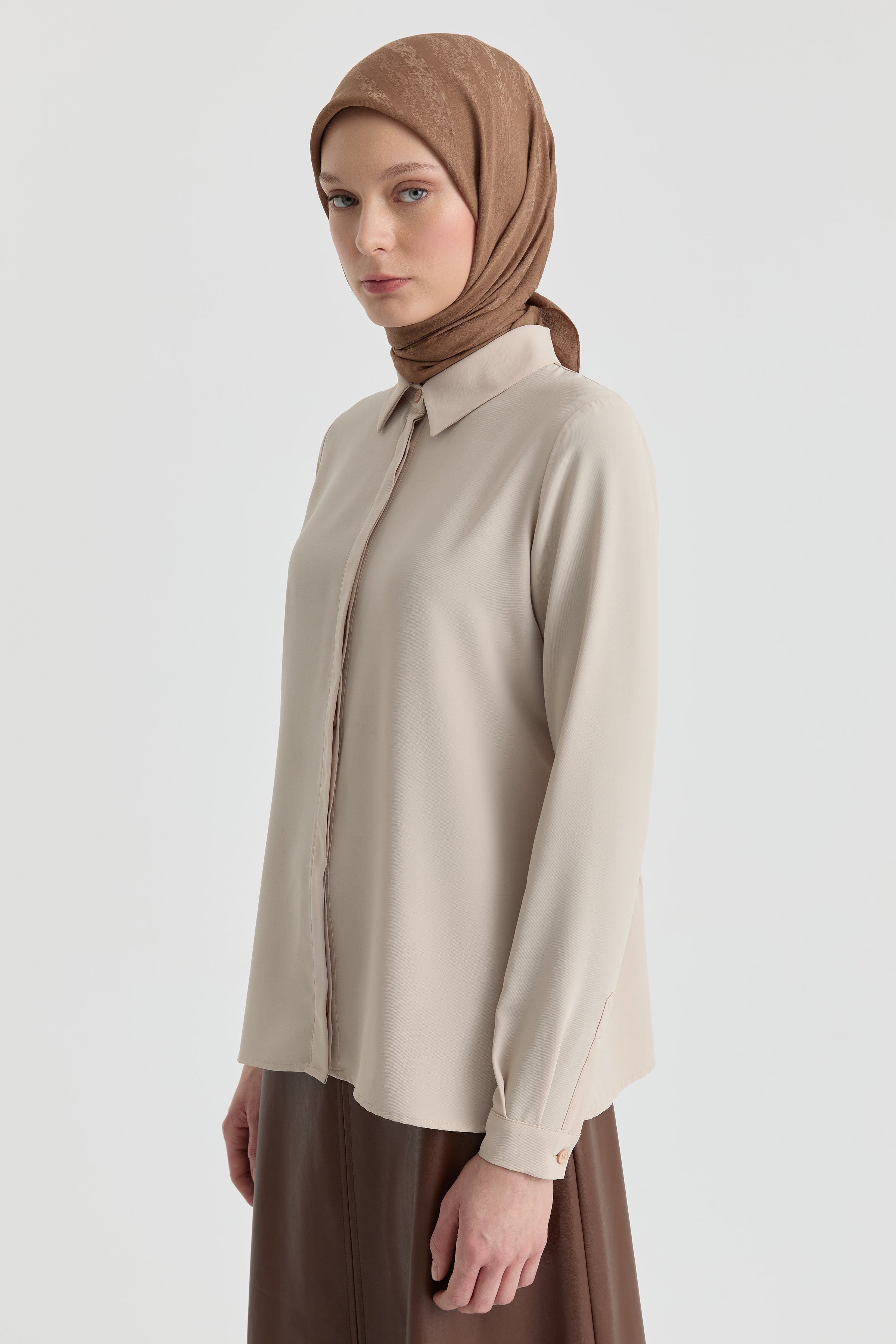 Basic Gizli Patlı Gömlek - Bej TUGBA