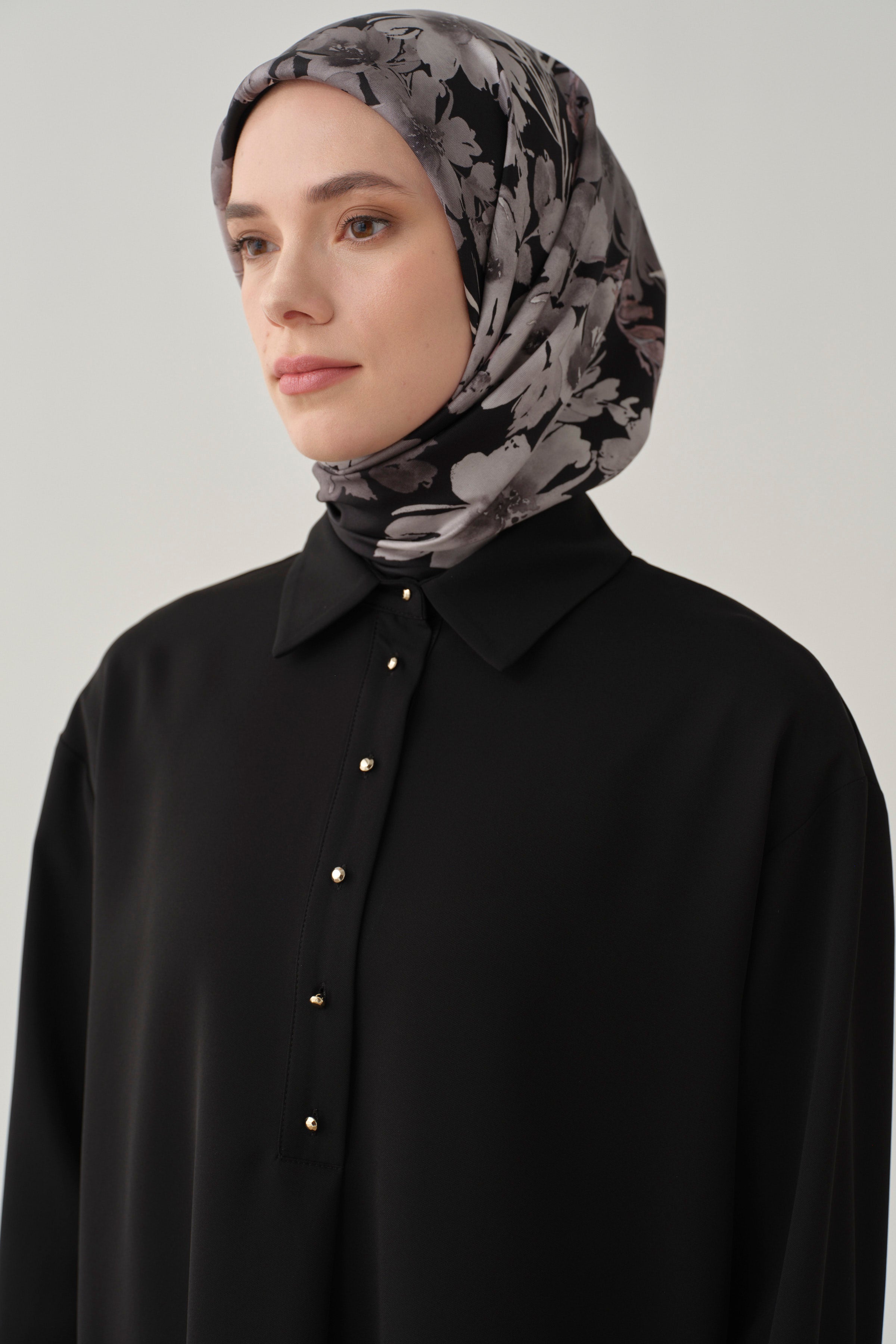 Yırtmaçlı Asimetrik Kesim Bluz - Siyah TUGBA