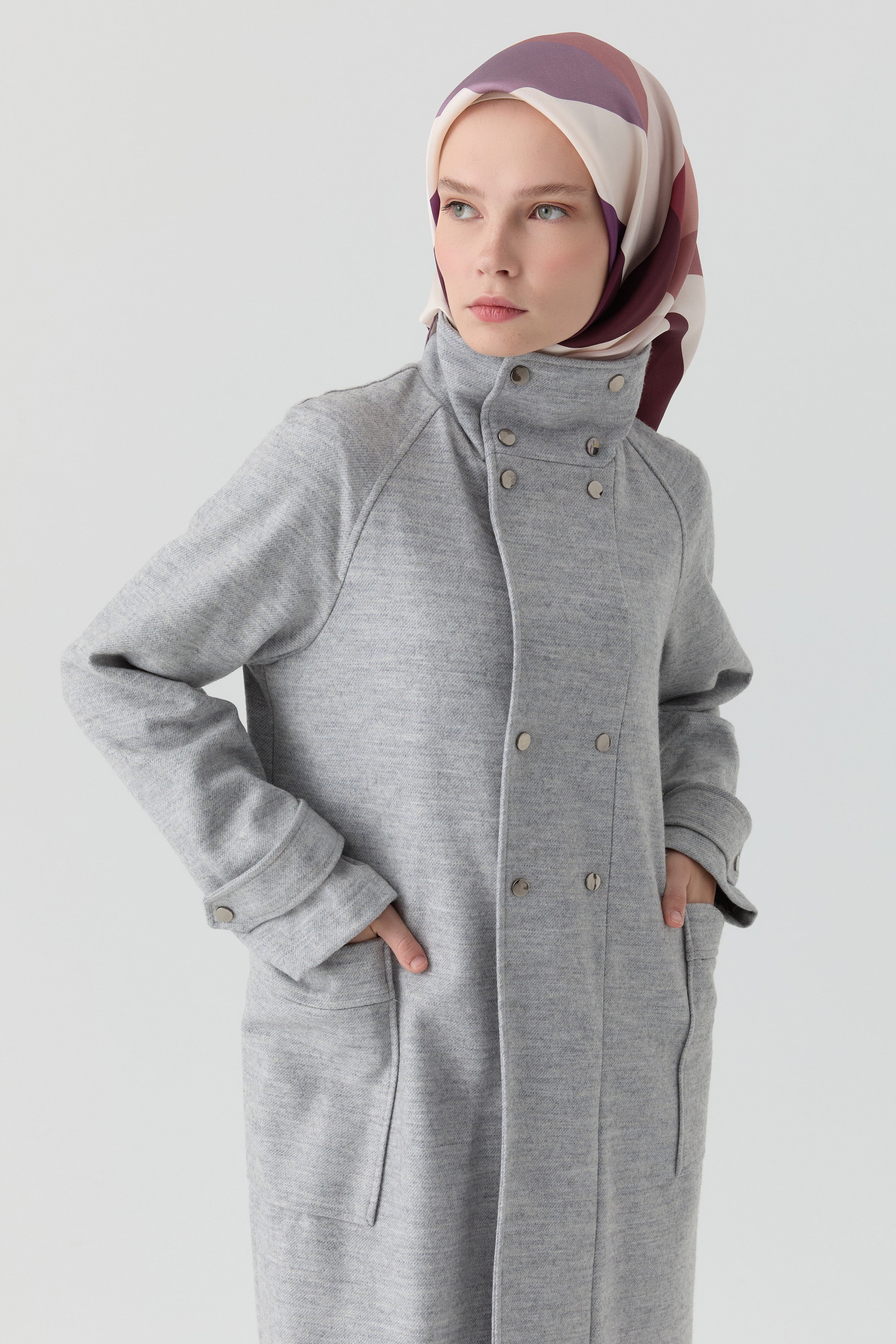 Ters Pat Kapamalı Keçe Manto - Gri TUGBA