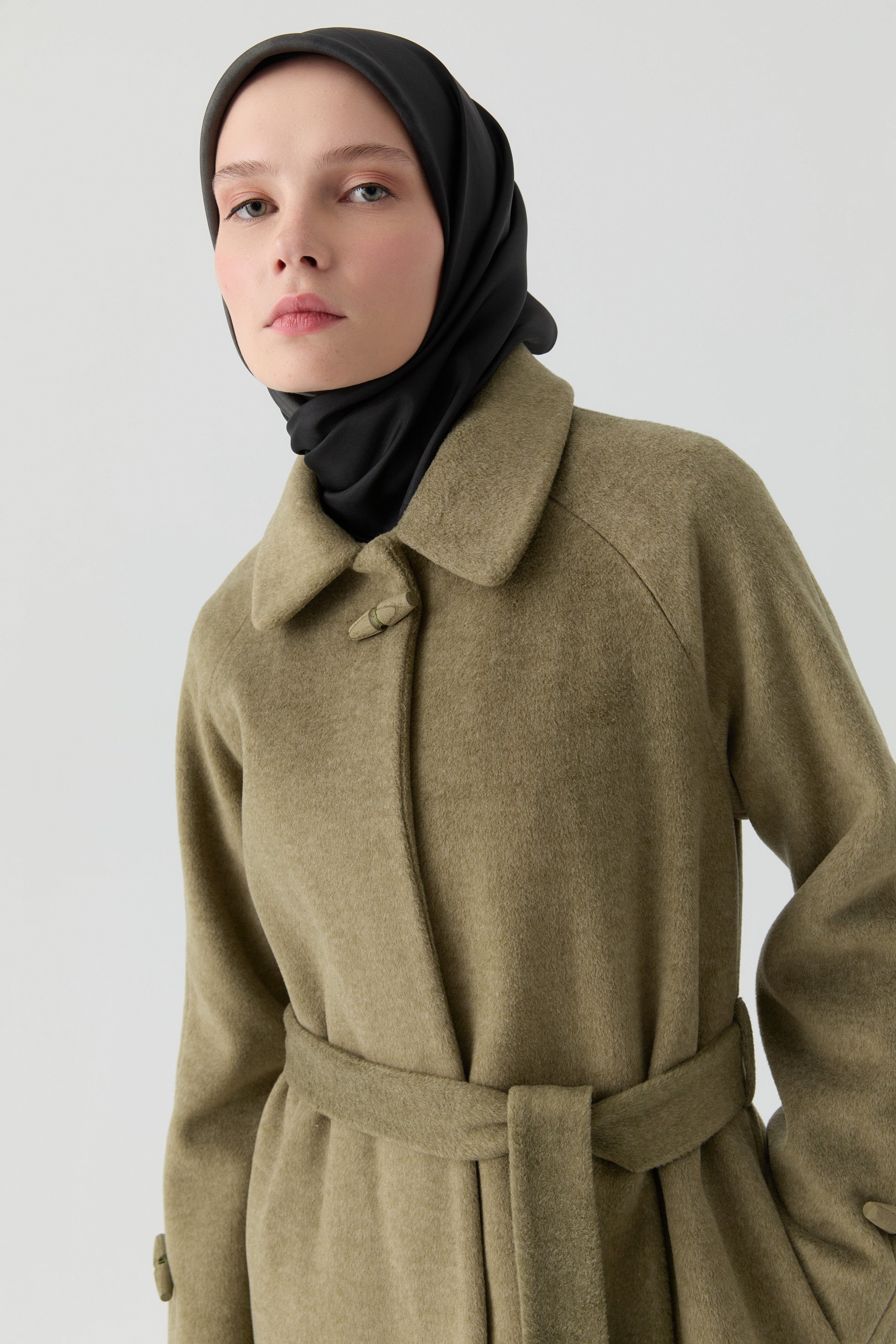 Çoban Düğme Detaylı Manto - Haki TUGBA