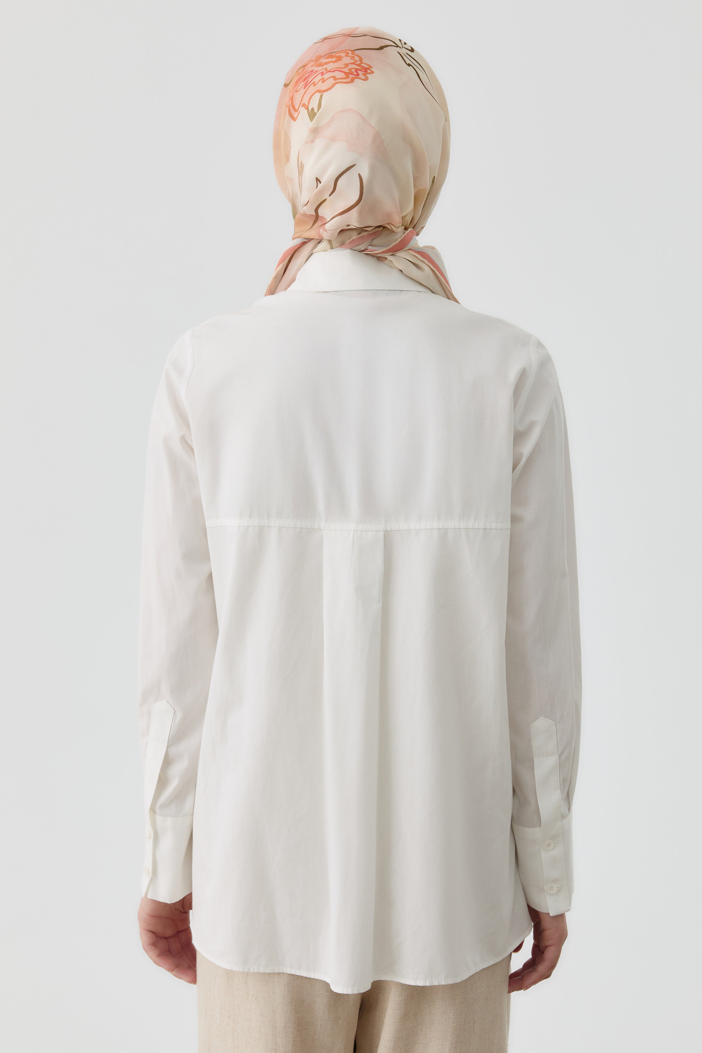 Kesik Detaylı Yırtmaçlı Gömlek - Ekru TUGBA