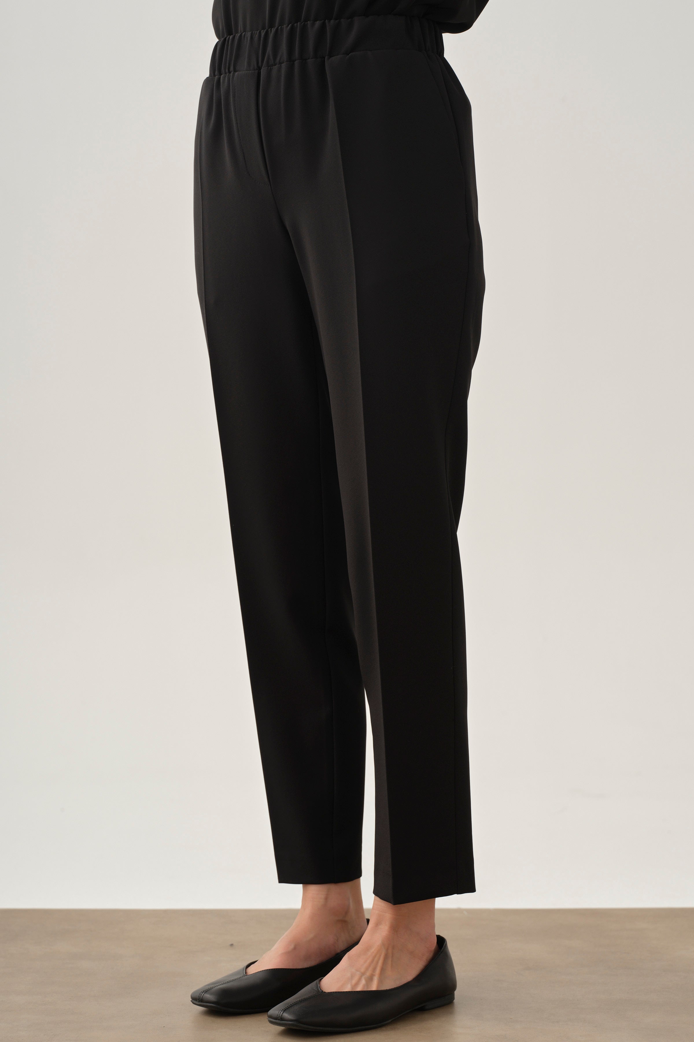 Bel Lastikli Havuç Pantolon - Siyah TUGBA