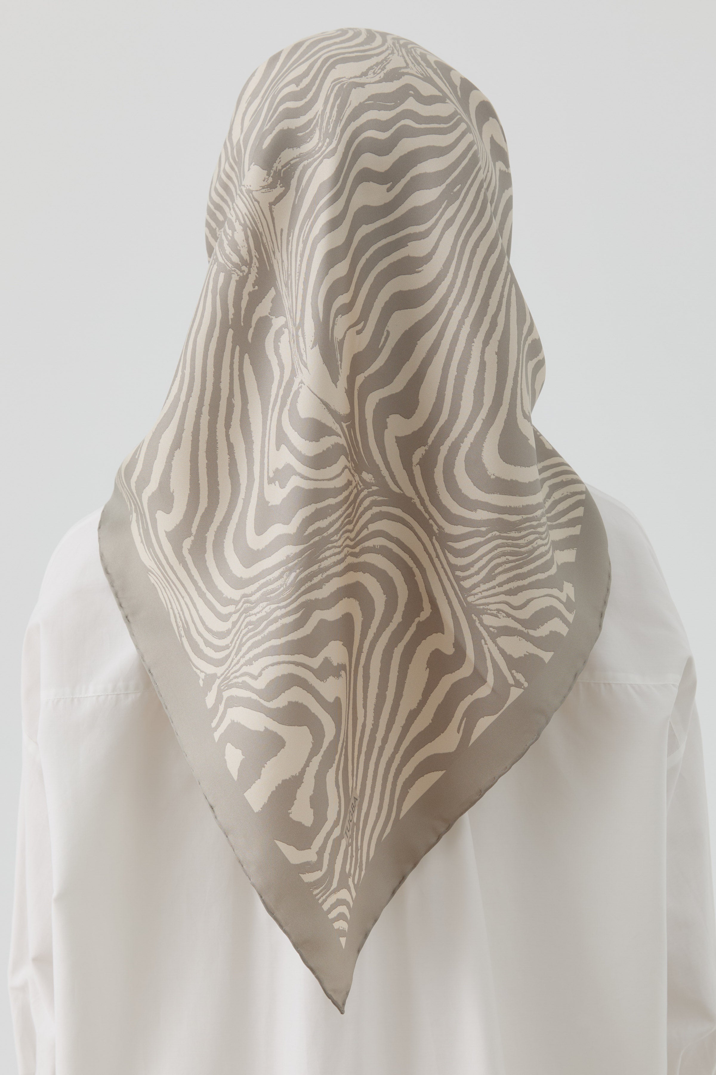 Nilda Twill İpek Eşarp - Taş TUGBA