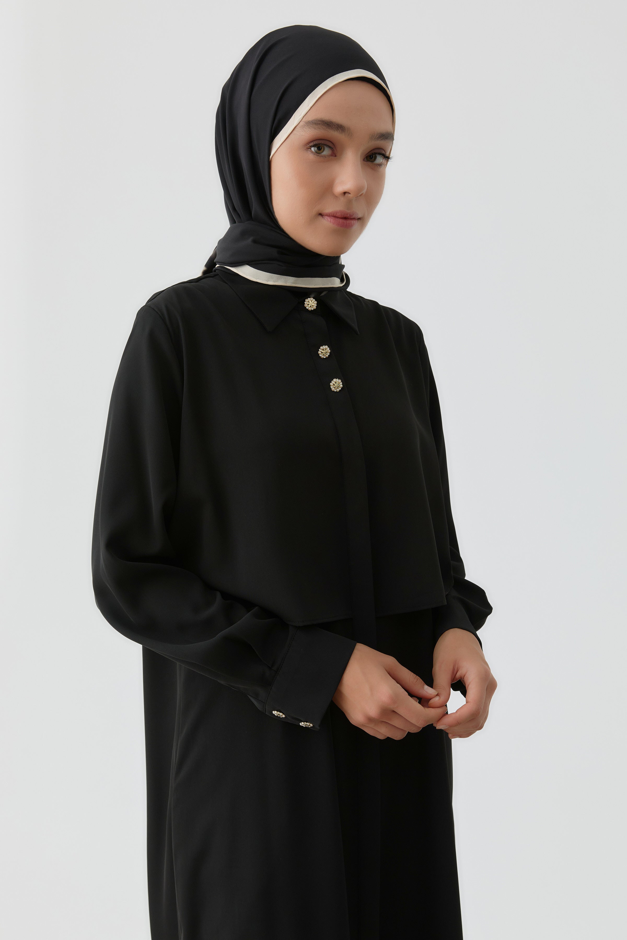 Rüzgarlık Detaylı Çiçek Düğmeli Tunik - Siyah TUGBA