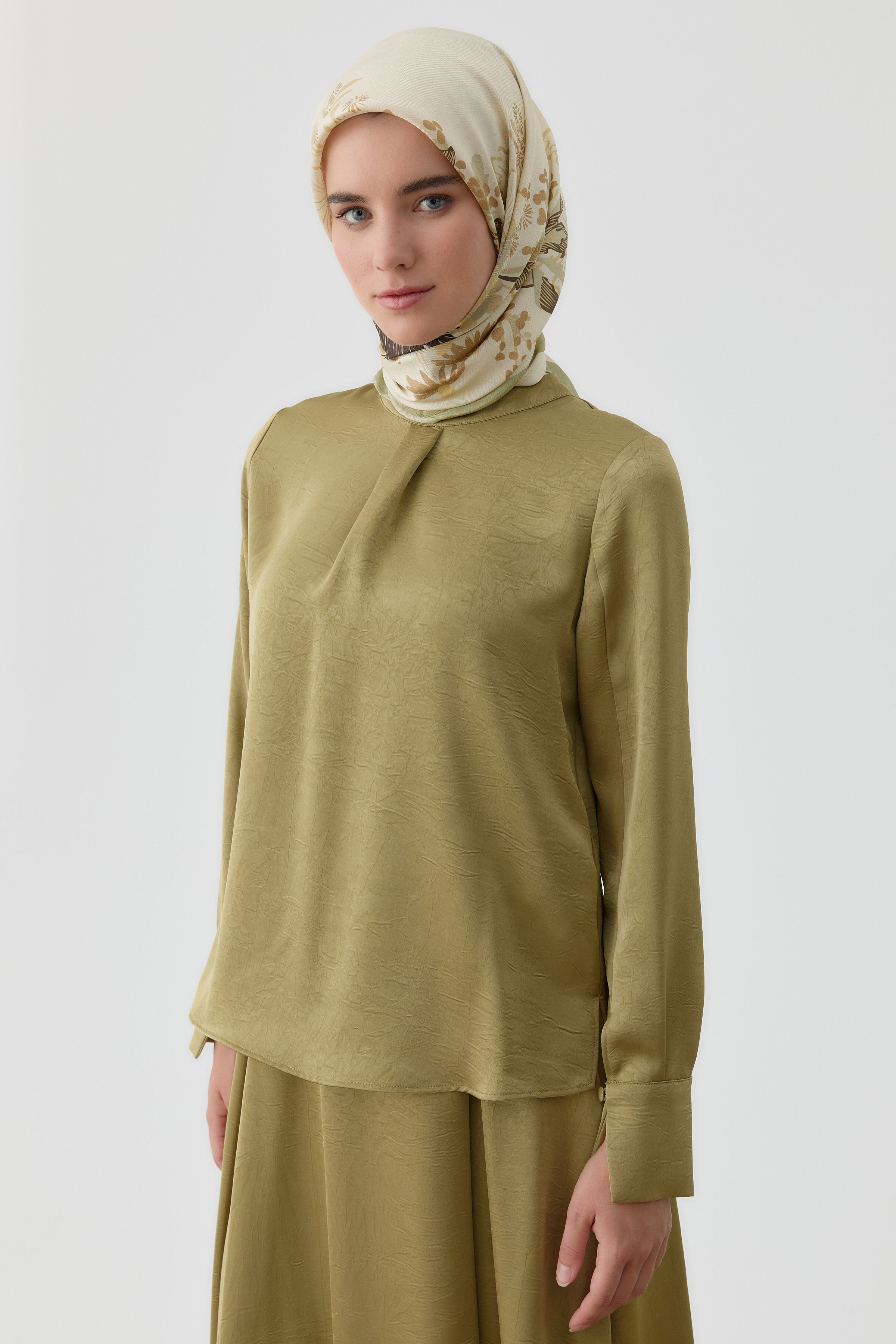 Ters Manşetli Bluz - Olive TUGBA