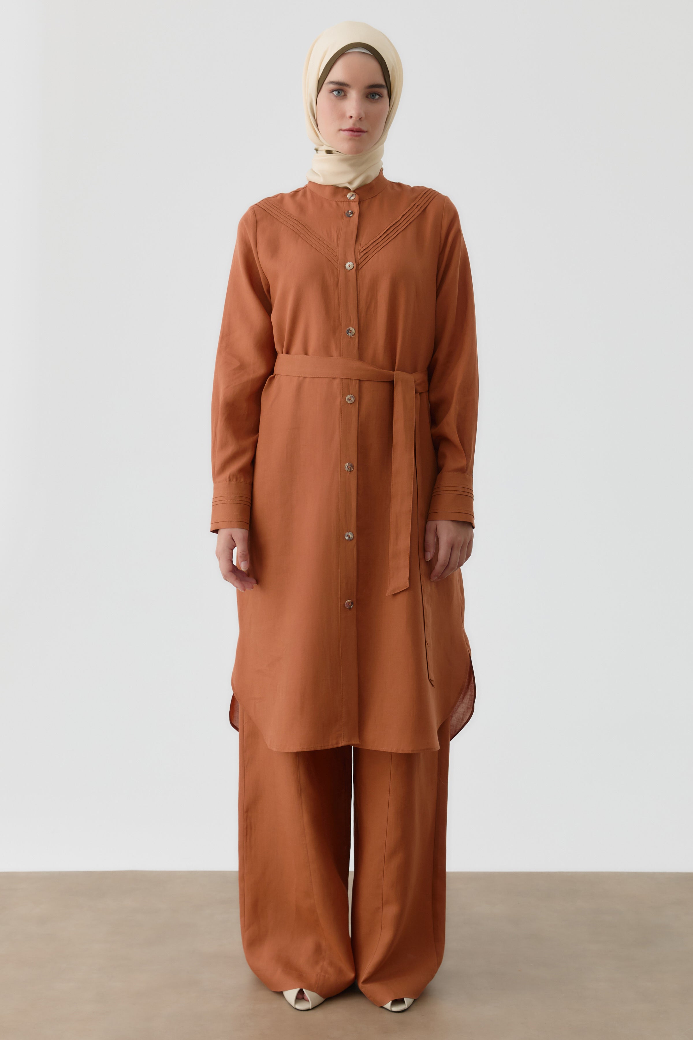 Nervür Detaylı Yırtmaçlı Tunik - Tarçın TUGBA