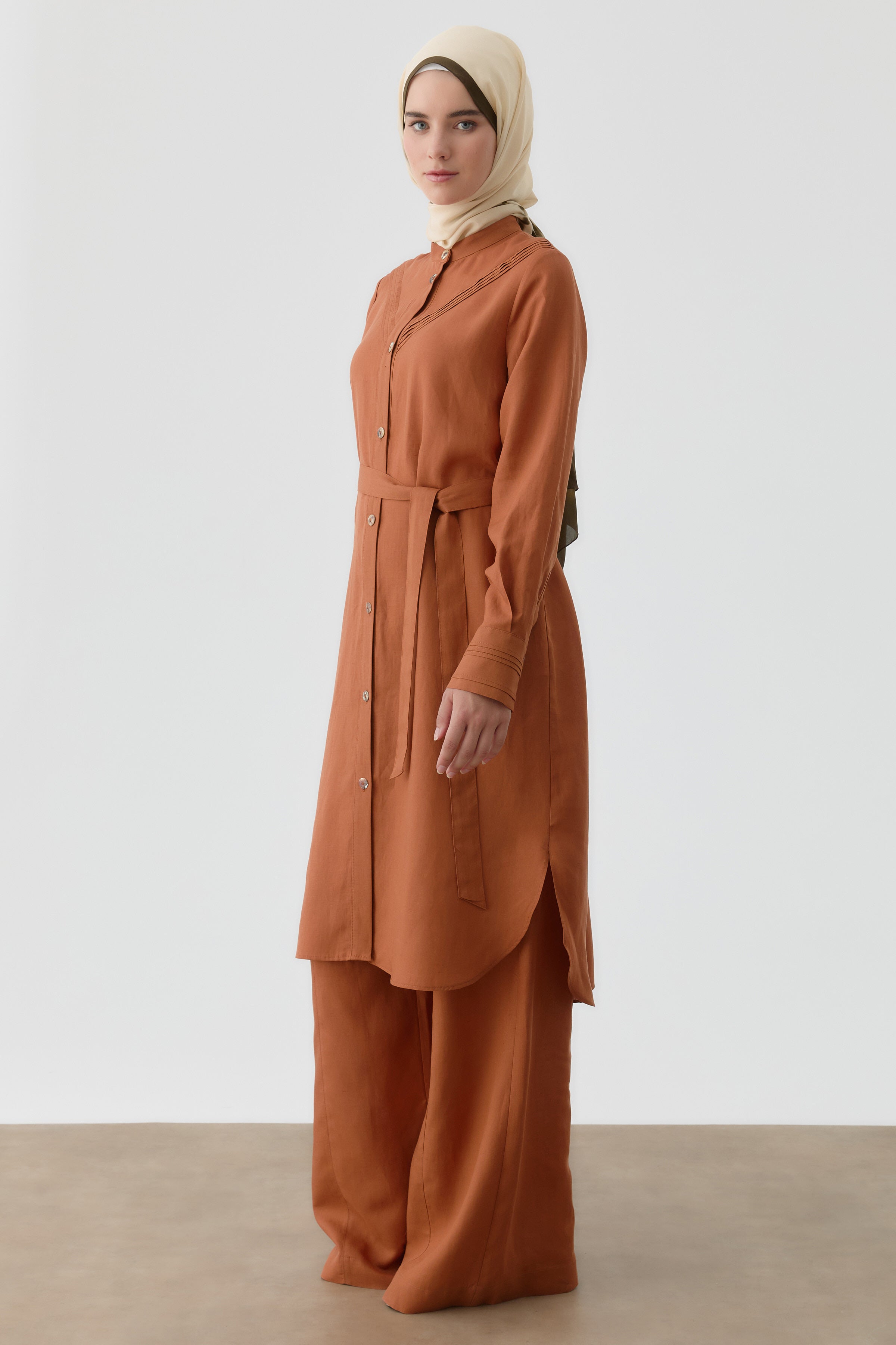 Nervür Detaylı Yırtmaçlı Tunik - Tarçın TUGBA