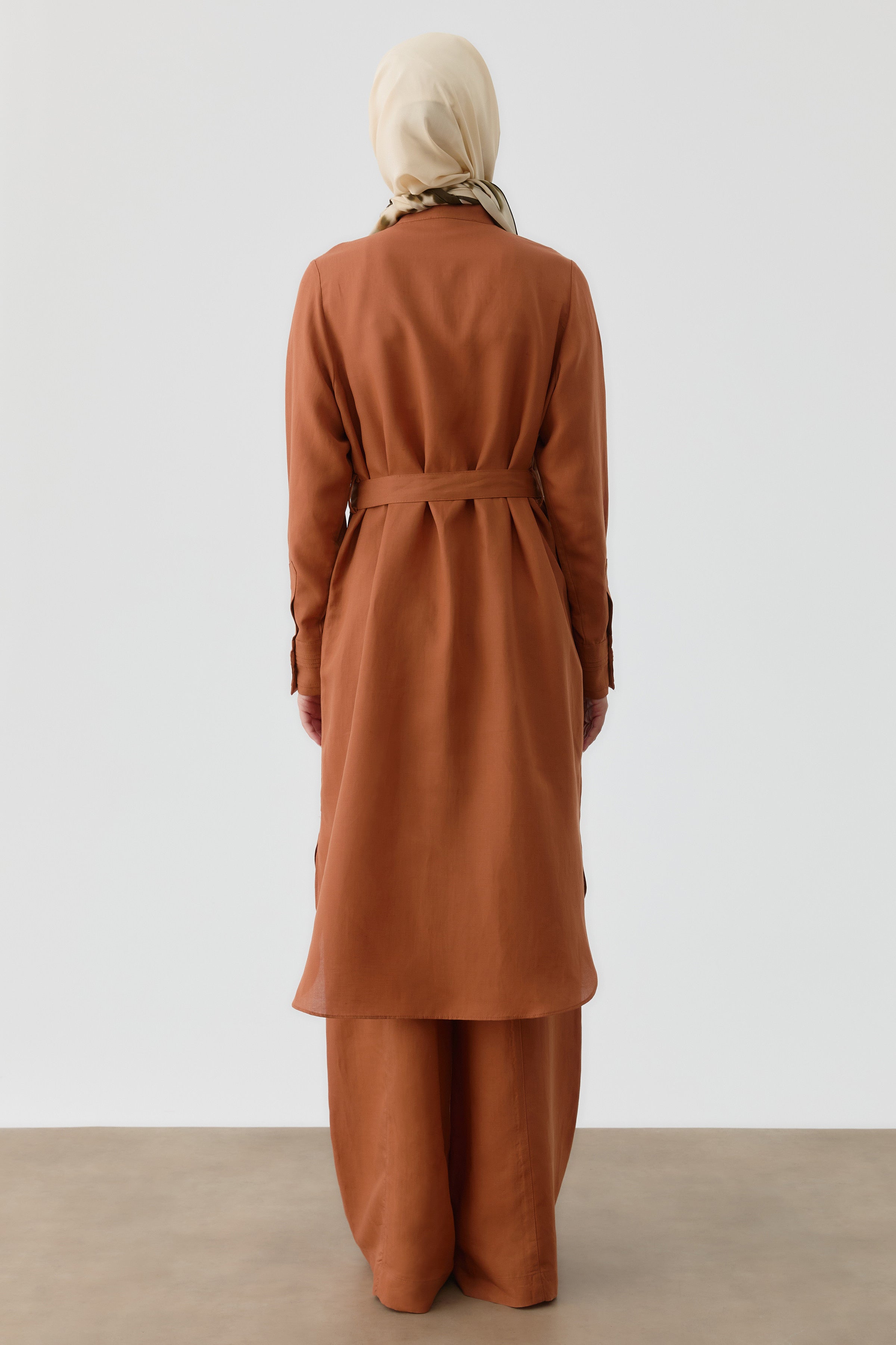 Nervür Detaylı Yırtmaçlı Tunik - Tarçın TUGBA