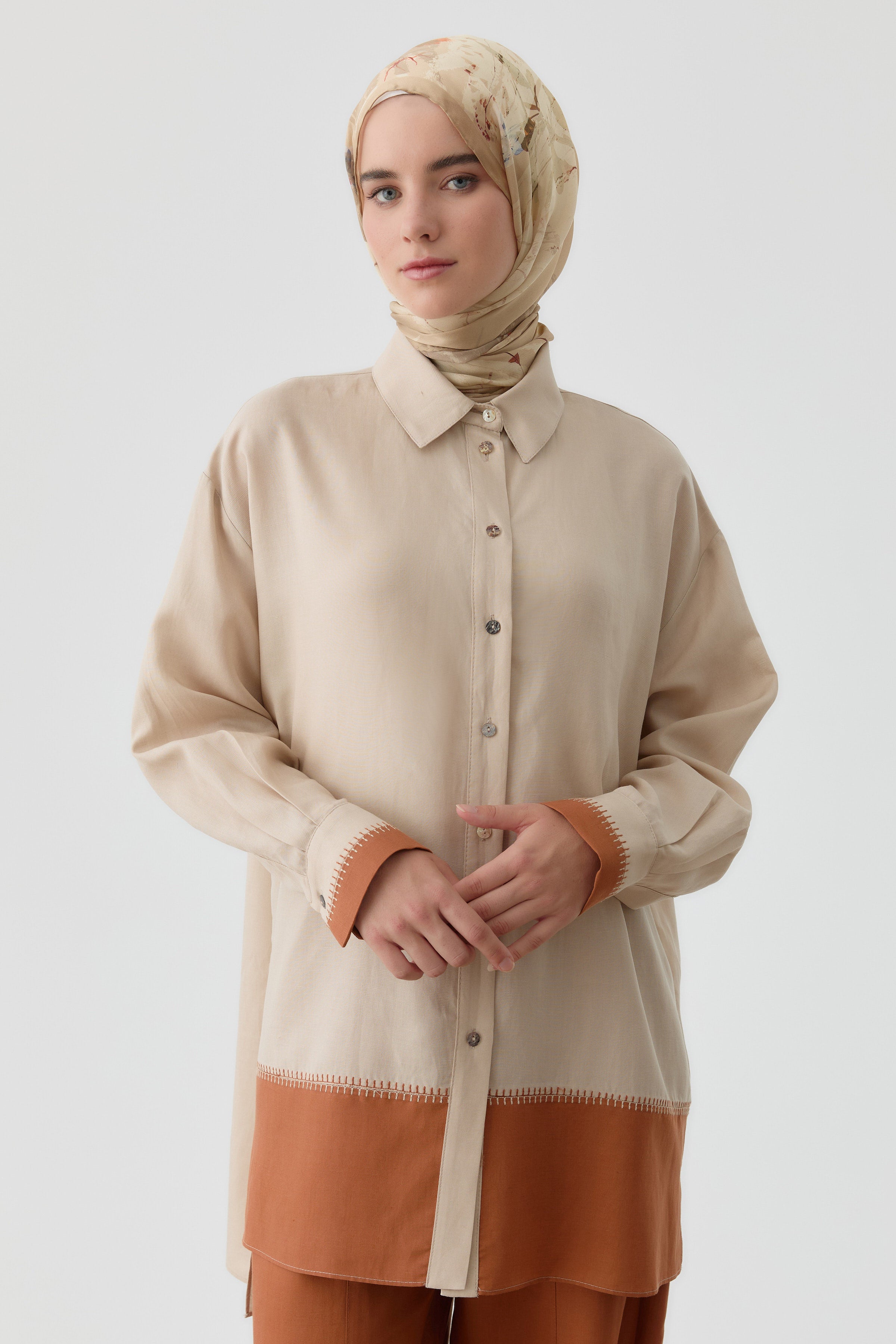 Nakış Detaylı Kombinli Kısa Tunik - Bej TUGBA