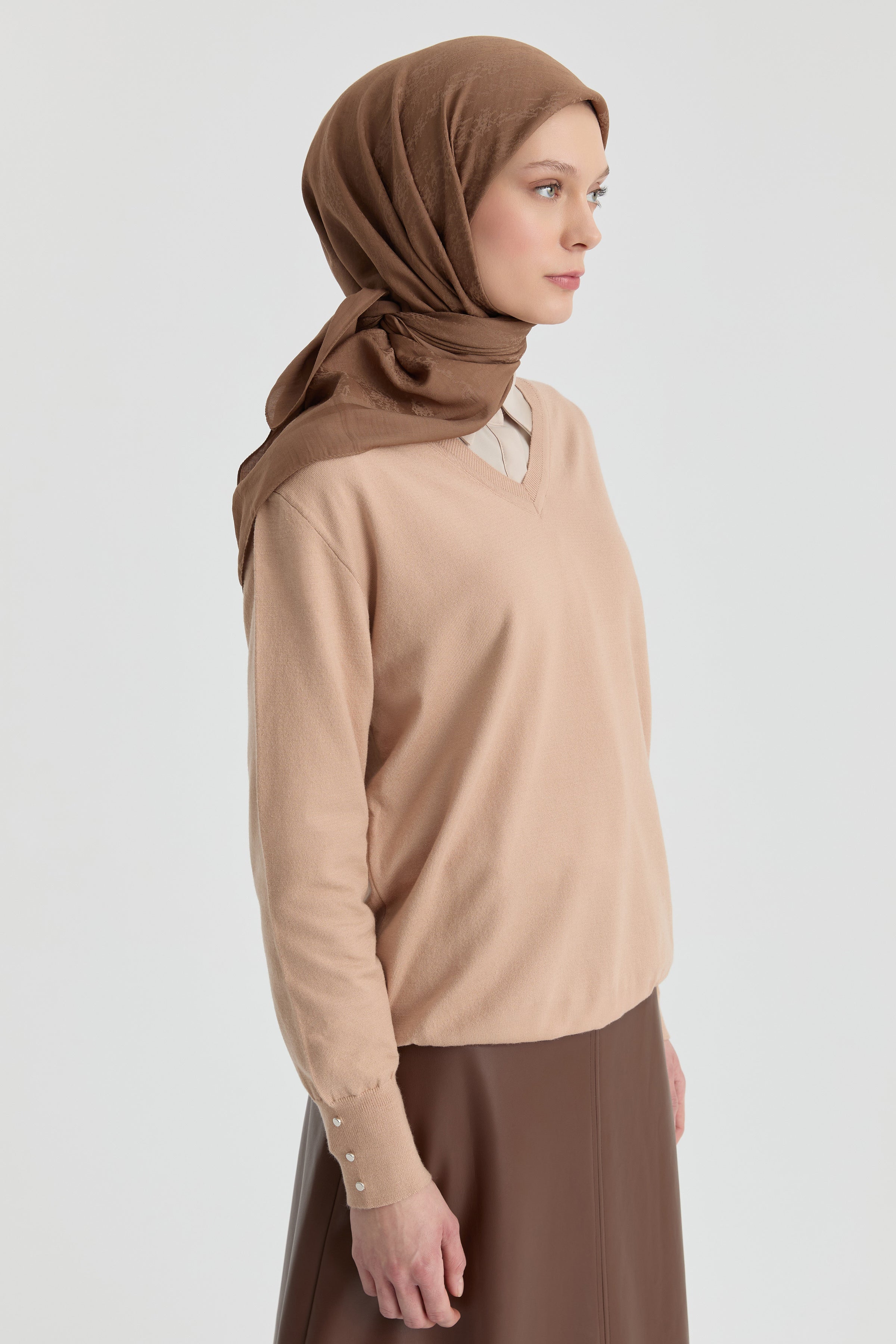 V Yaka Kol Düğme Detaylı Kazak - Camel TUGBA