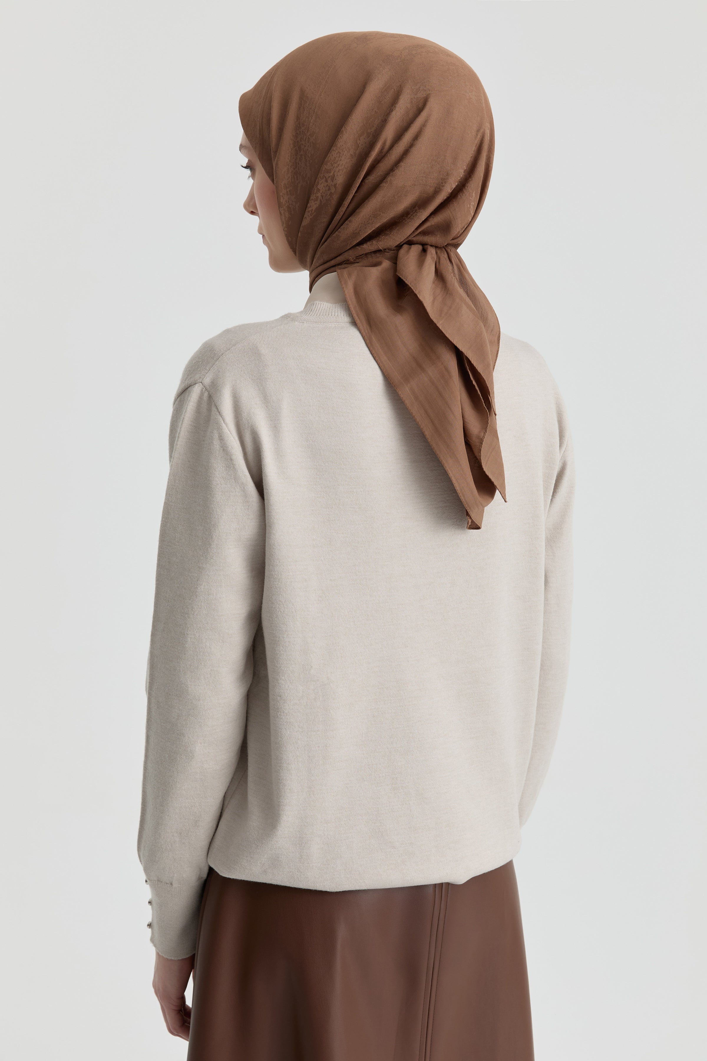 V Yaka Kol Düğme Detaylı Kazak - Taş TUGBA