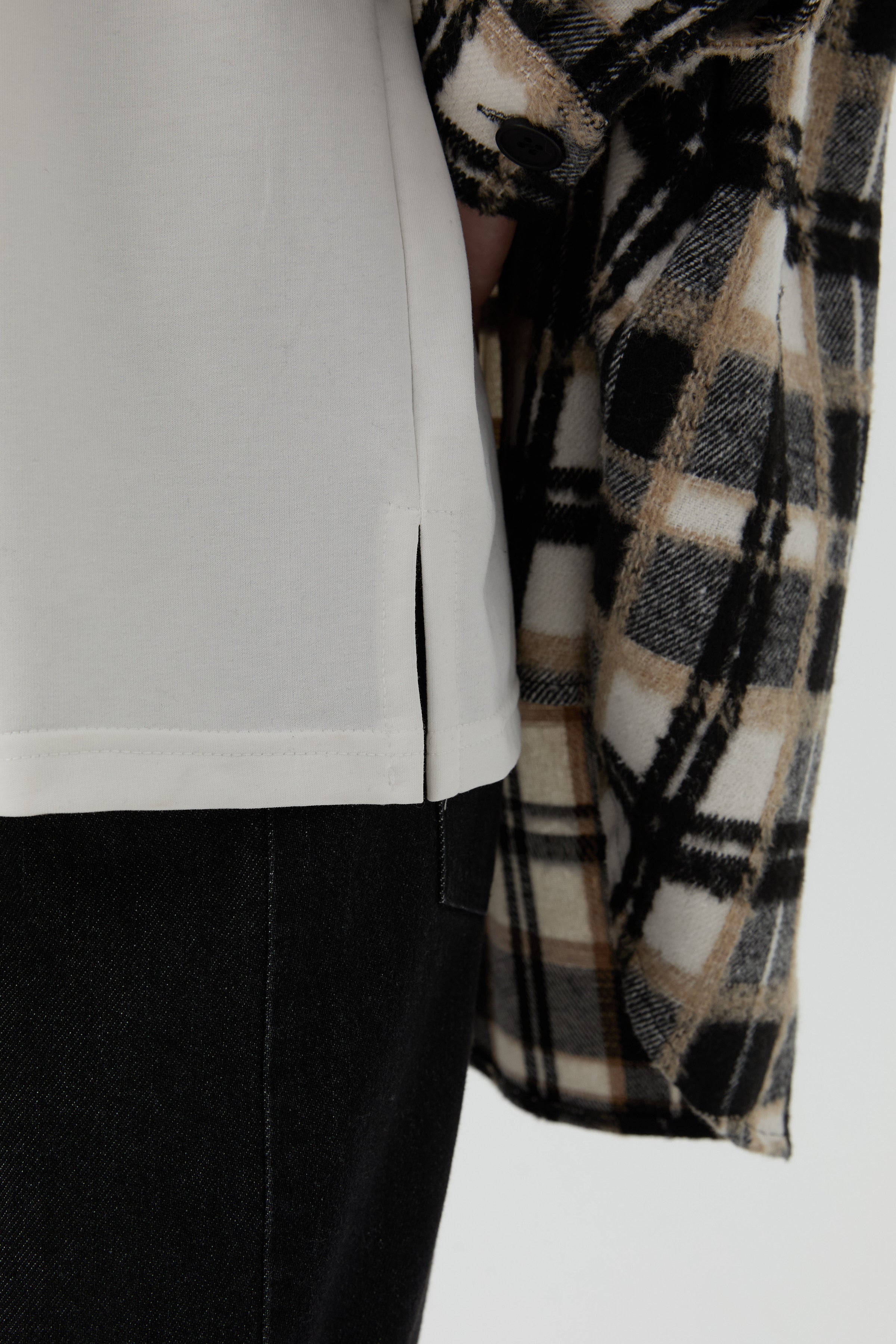 Oversize Yırtmaçlı Tişört - Beyaz TUGBA