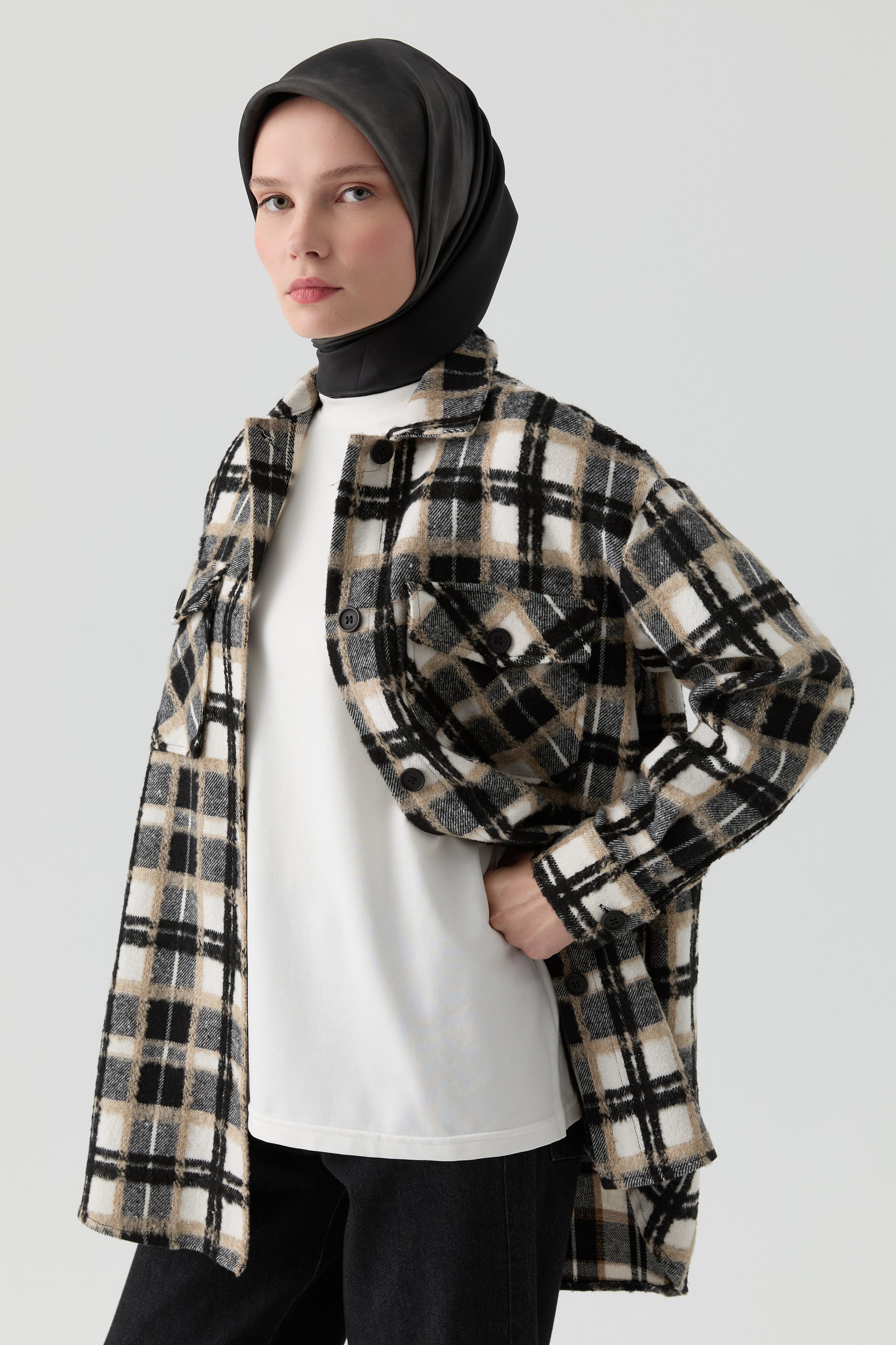 Oversize Yırtmaçlı Tişört - Beyaz TUGBA