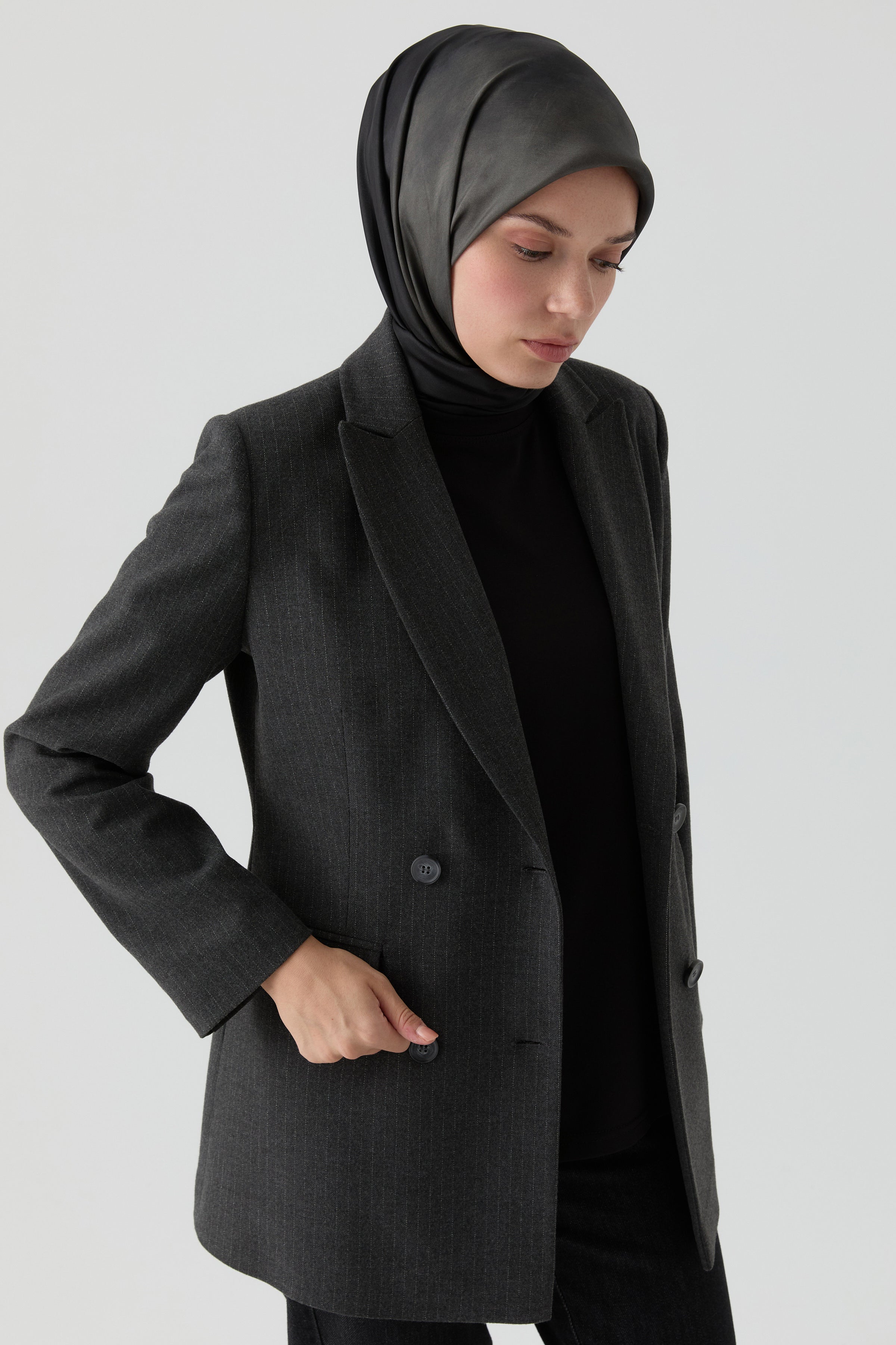 Oversize Yırtmaçlı Tişört - Siyah TUGBA