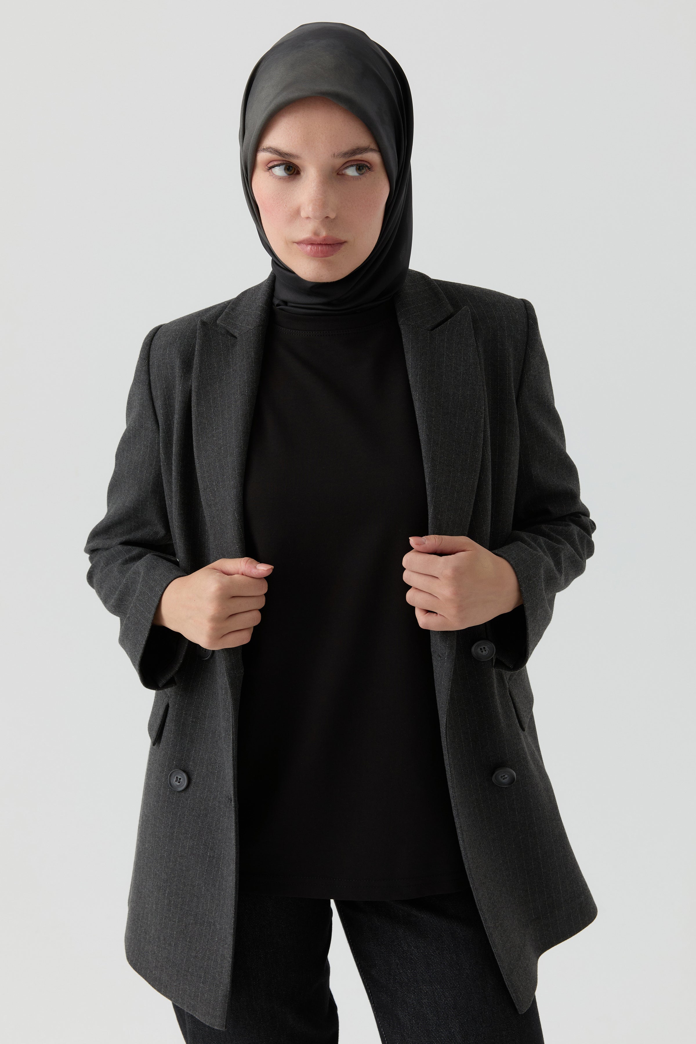 Oversize Yırtmaçlı Tişört - Siyah TUGBA