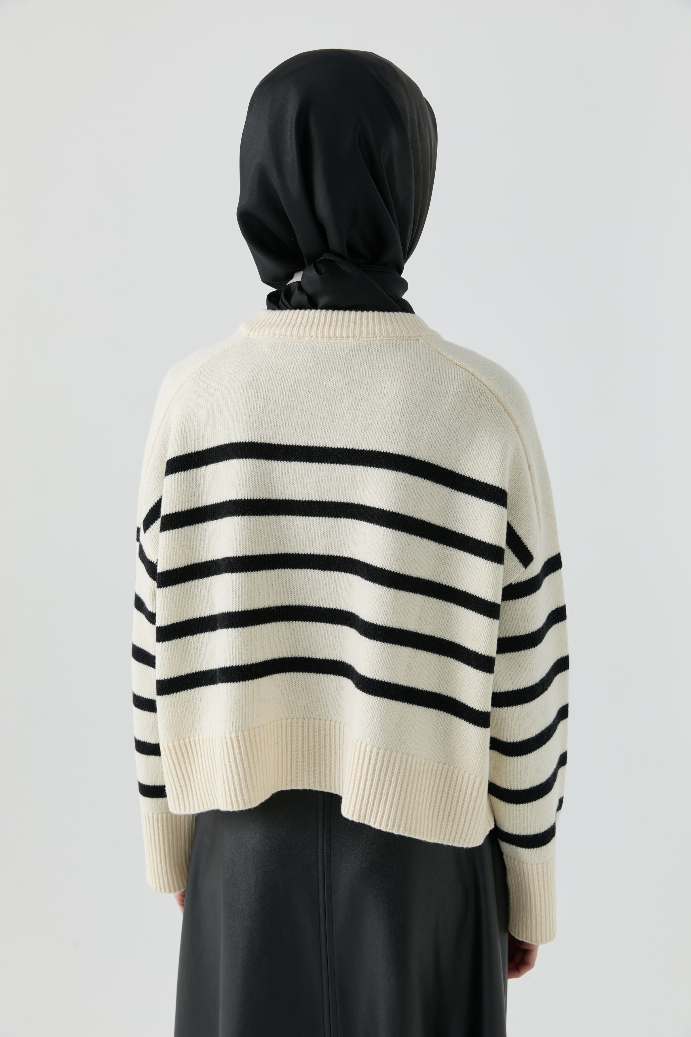 Bisiklet Yaka Çizgili Hırka - Ekru - Siyah TUGBA