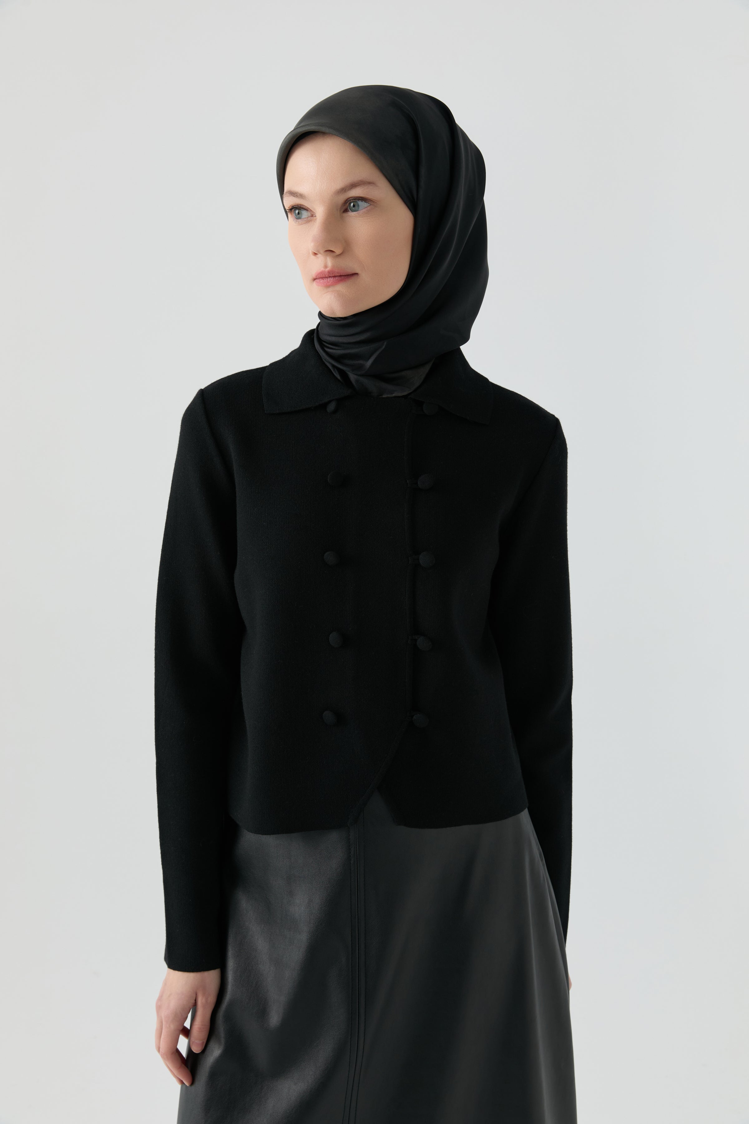 Çift Sıra Düğme Detaylı Hırka - Siyah TUGBA