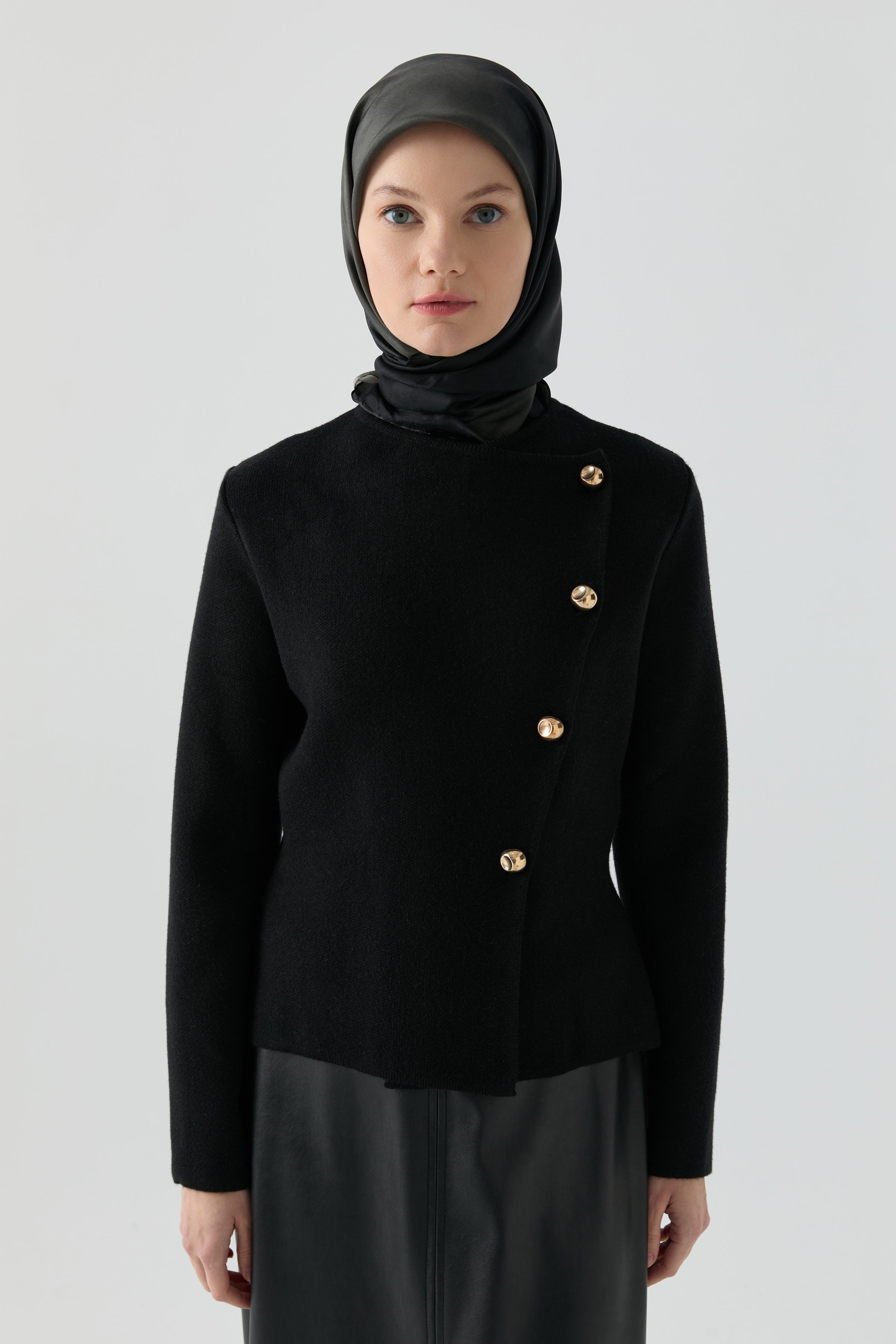 Asimetrik Hırka - Siyah TUGBA