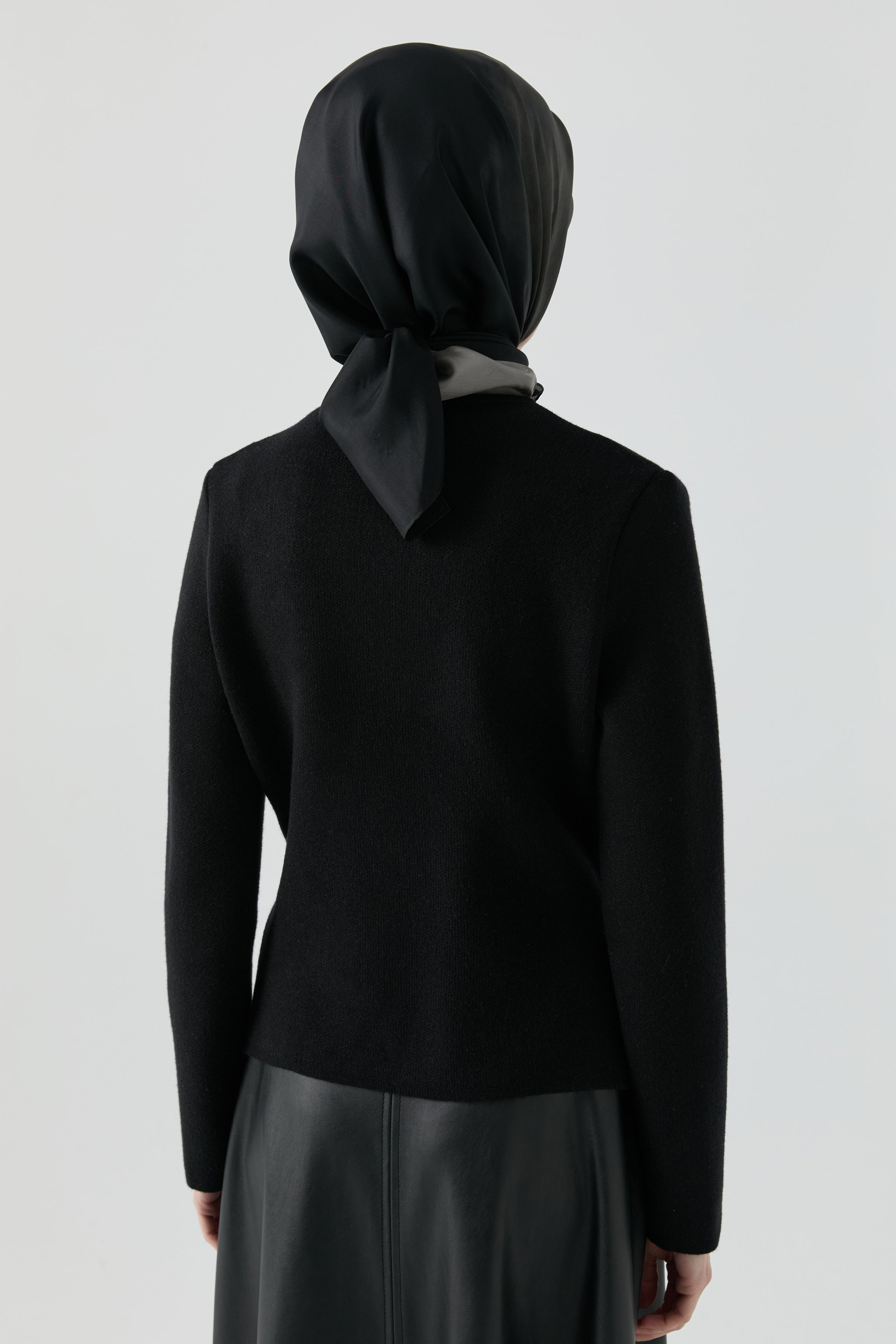 Asimetrik Hırka - Siyah TUGBA