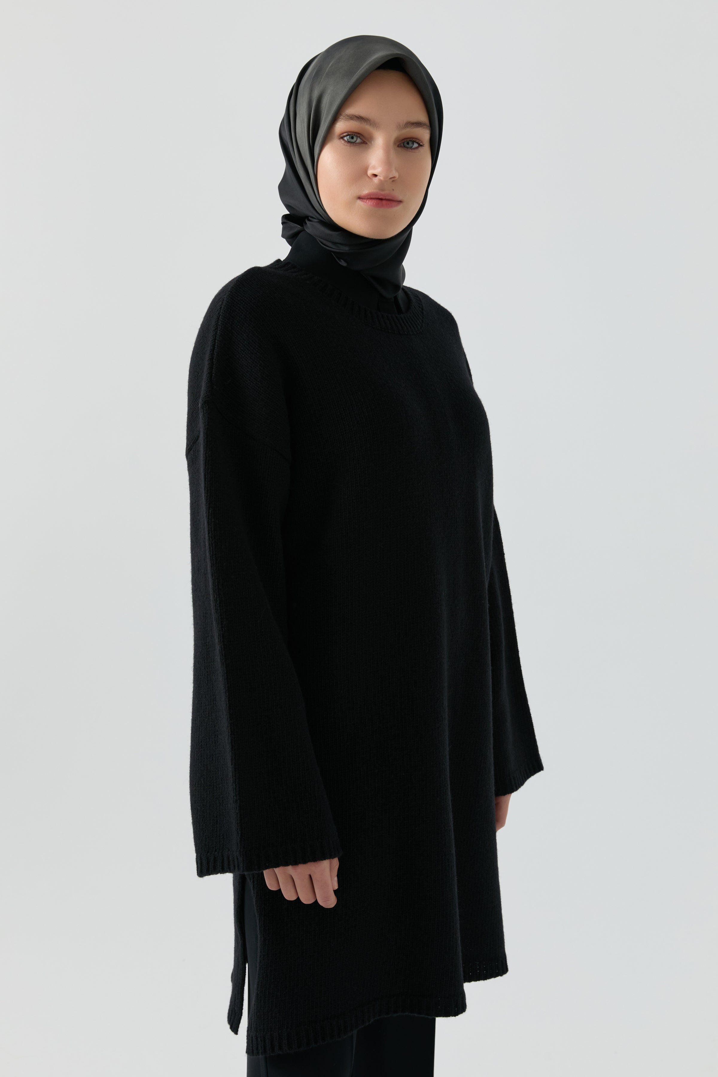 Bisiklet Yaka Tunik - Siyah TUGBA