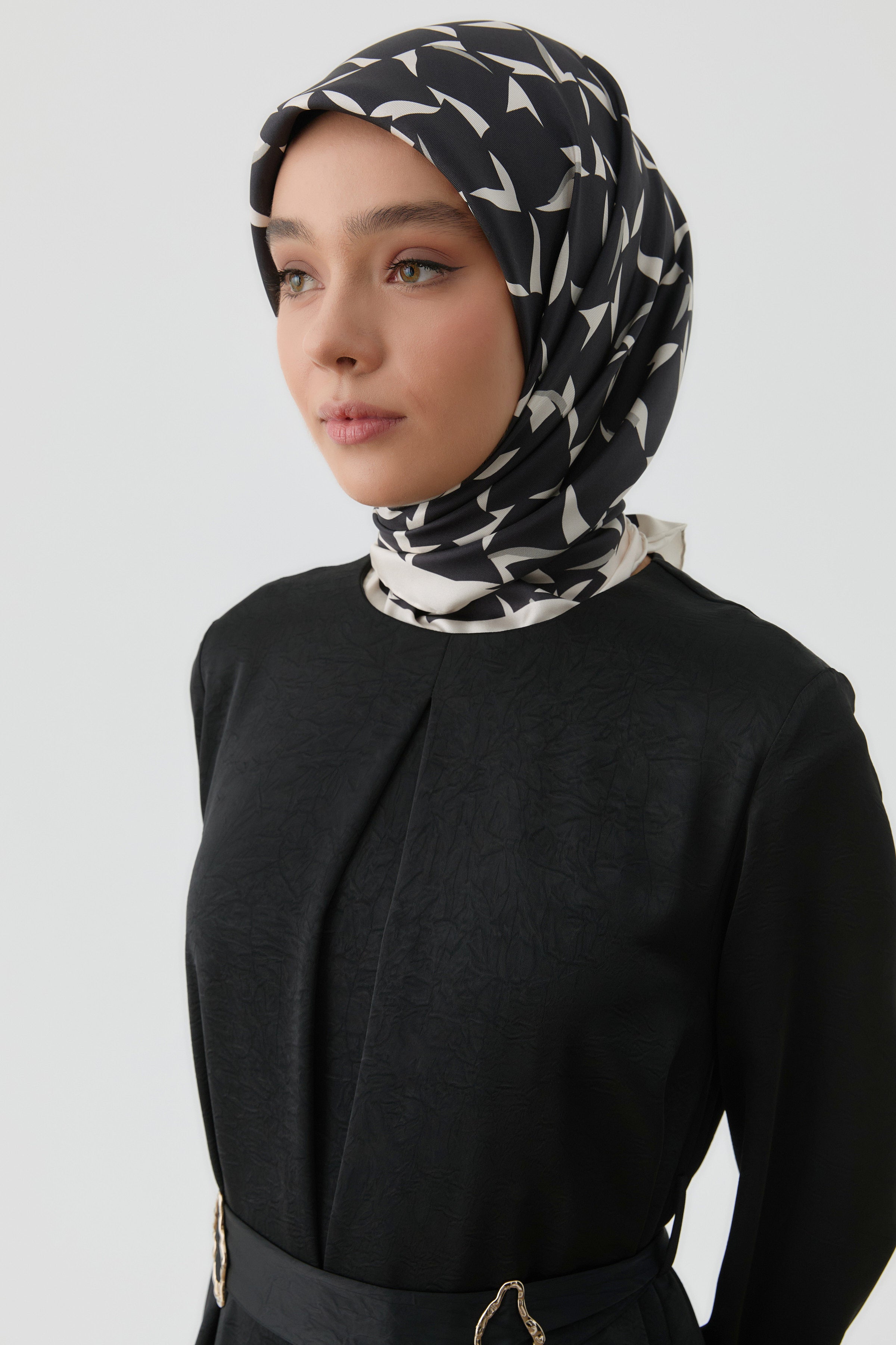 Mizan Twill İpek Eşarp - Ekru - Siyah TUGBA