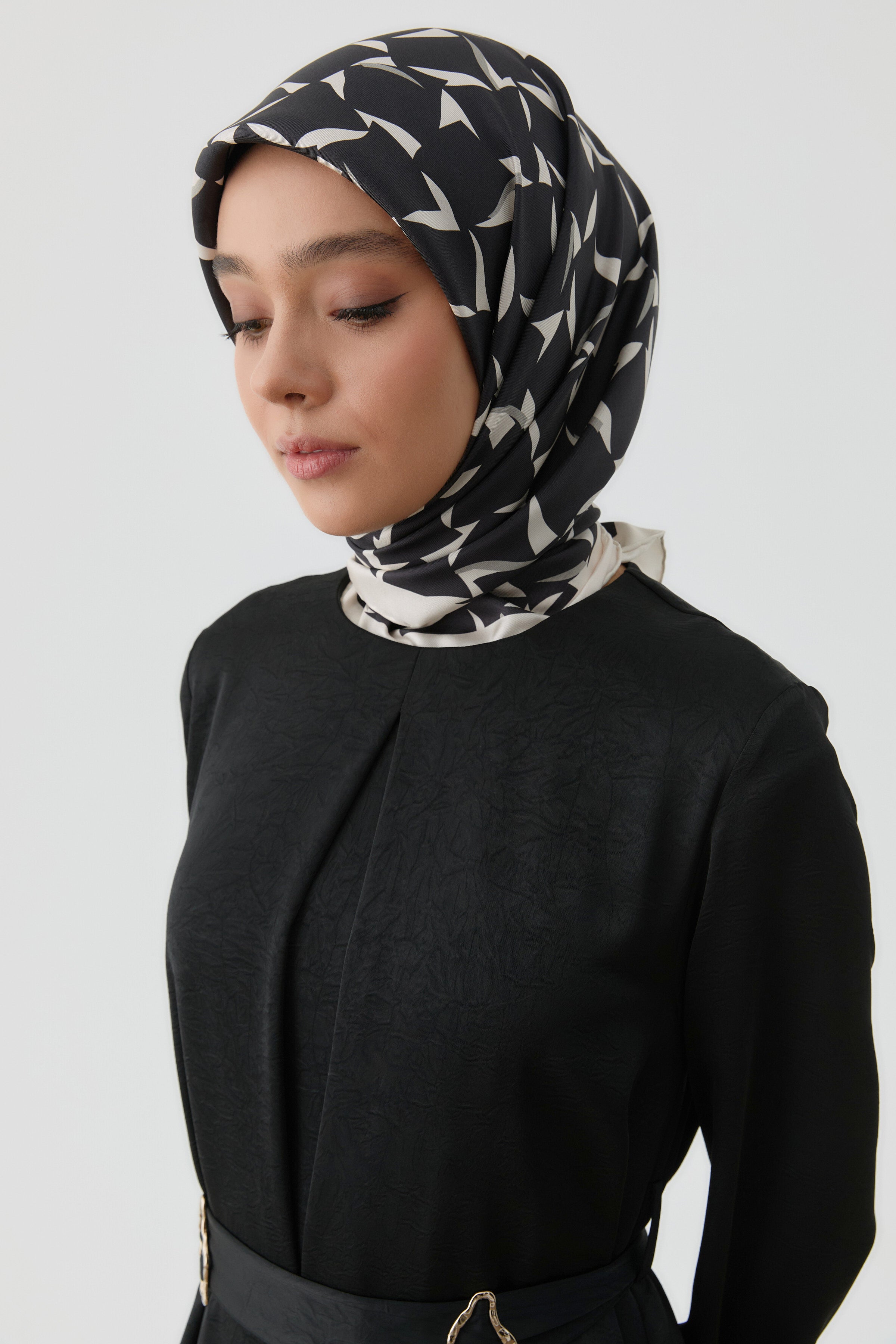 Mizan Twill İpek Eşarp - Ekru - Siyah TUGBA