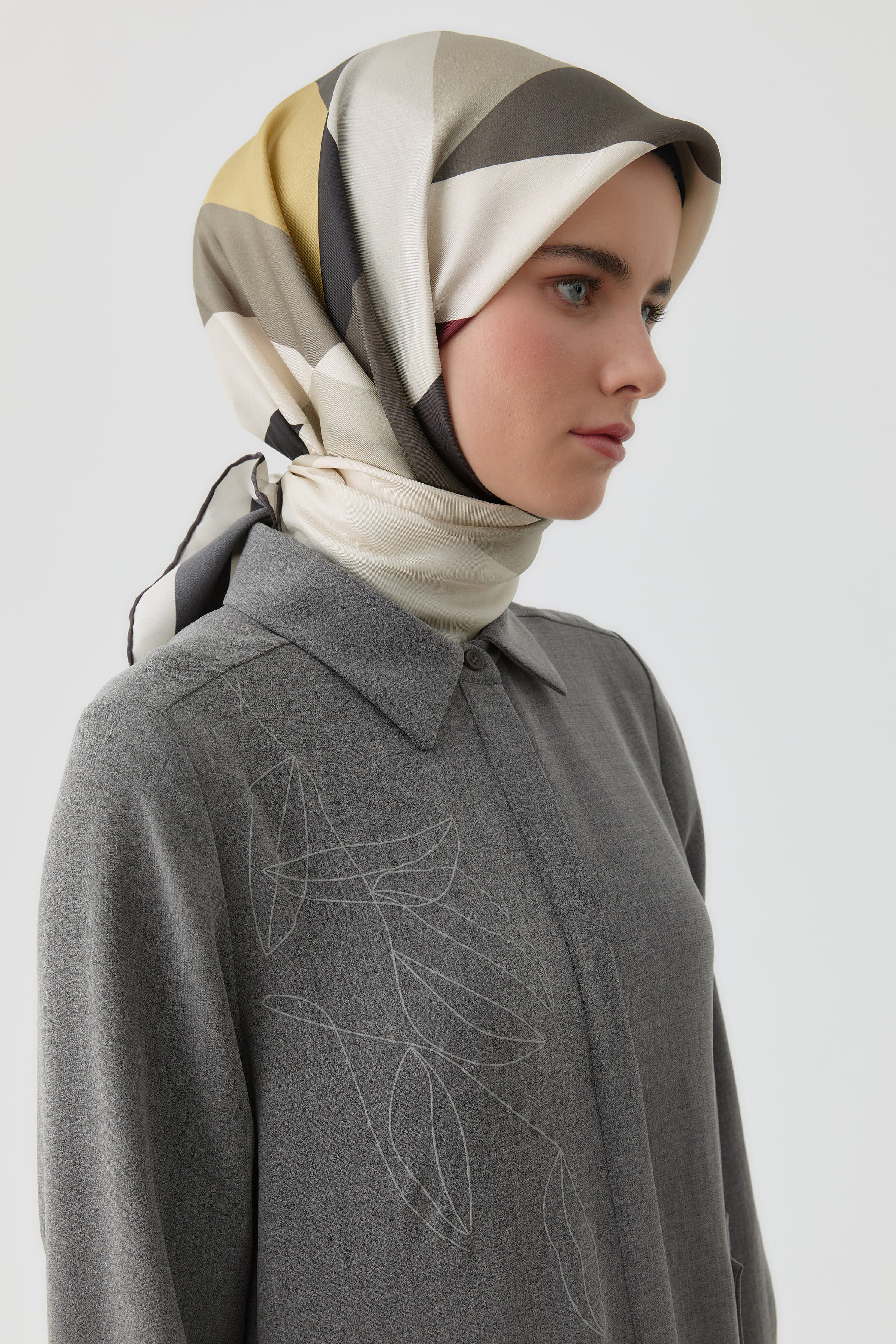 Pera Twill İpek Eşarp - Bej - Siyah TUGBA