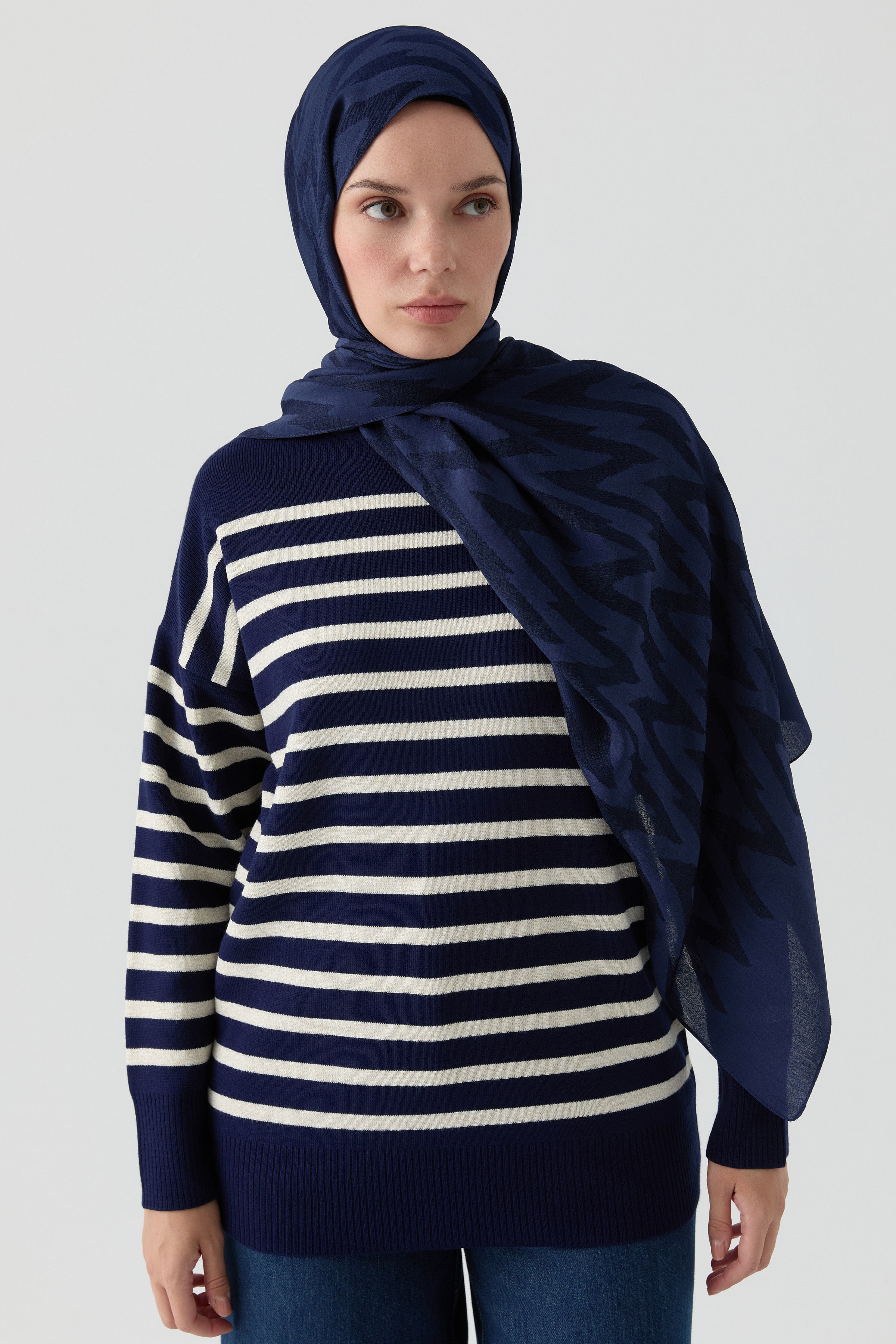 Zikzak Desenli Jakar Şal - Lacivert TUGBA