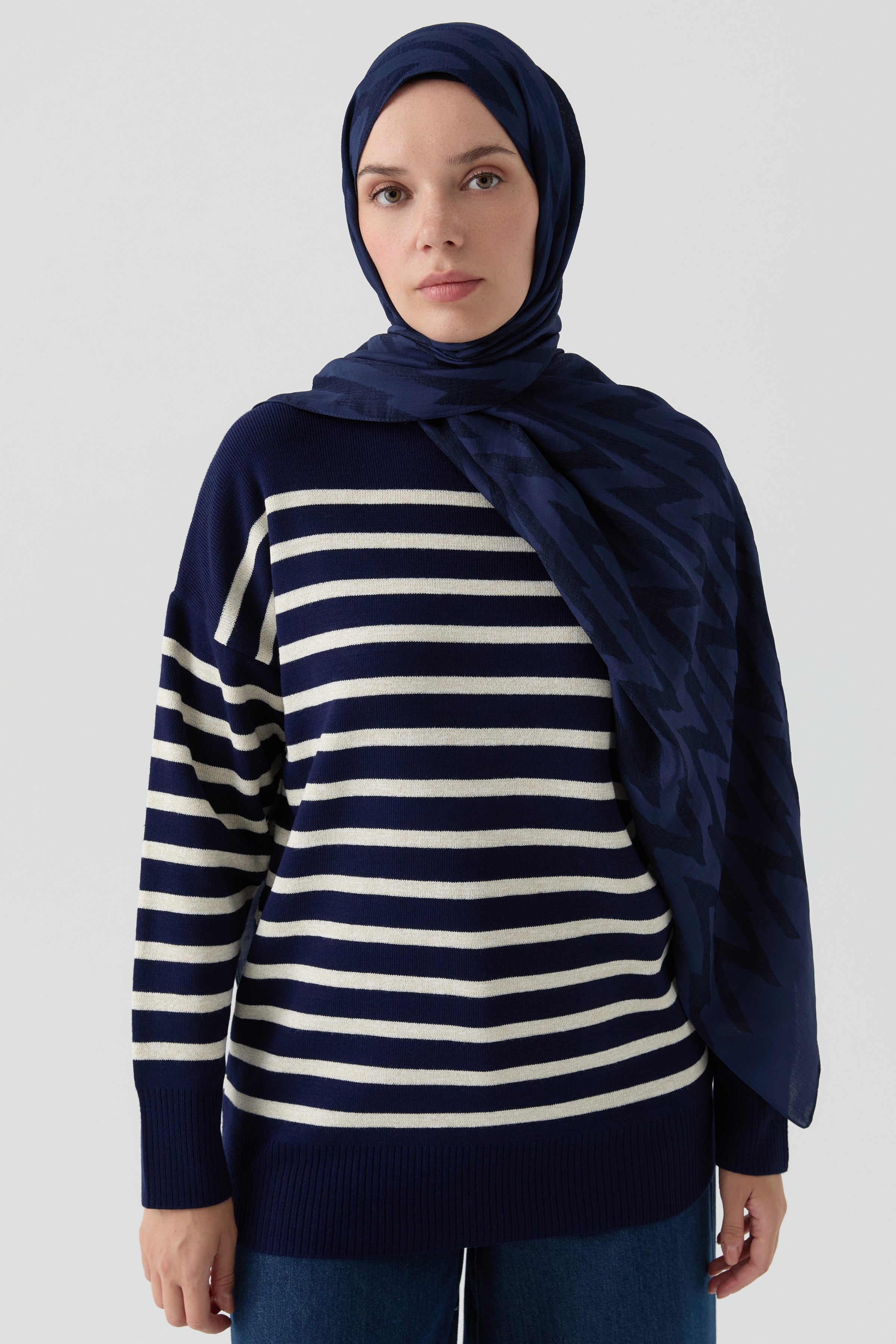 Zikzak Desenli Jakar Şal - Lacivert TUGBA