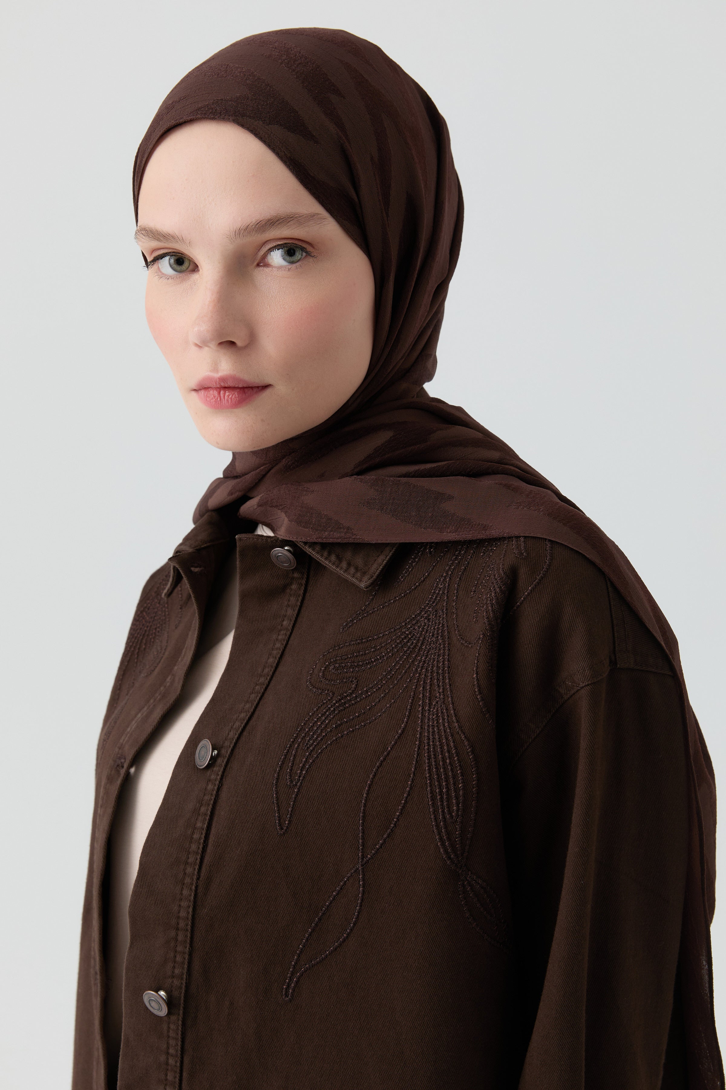 Zikzak Desenli Jakar Şal - Koyu Kahve TUGBA