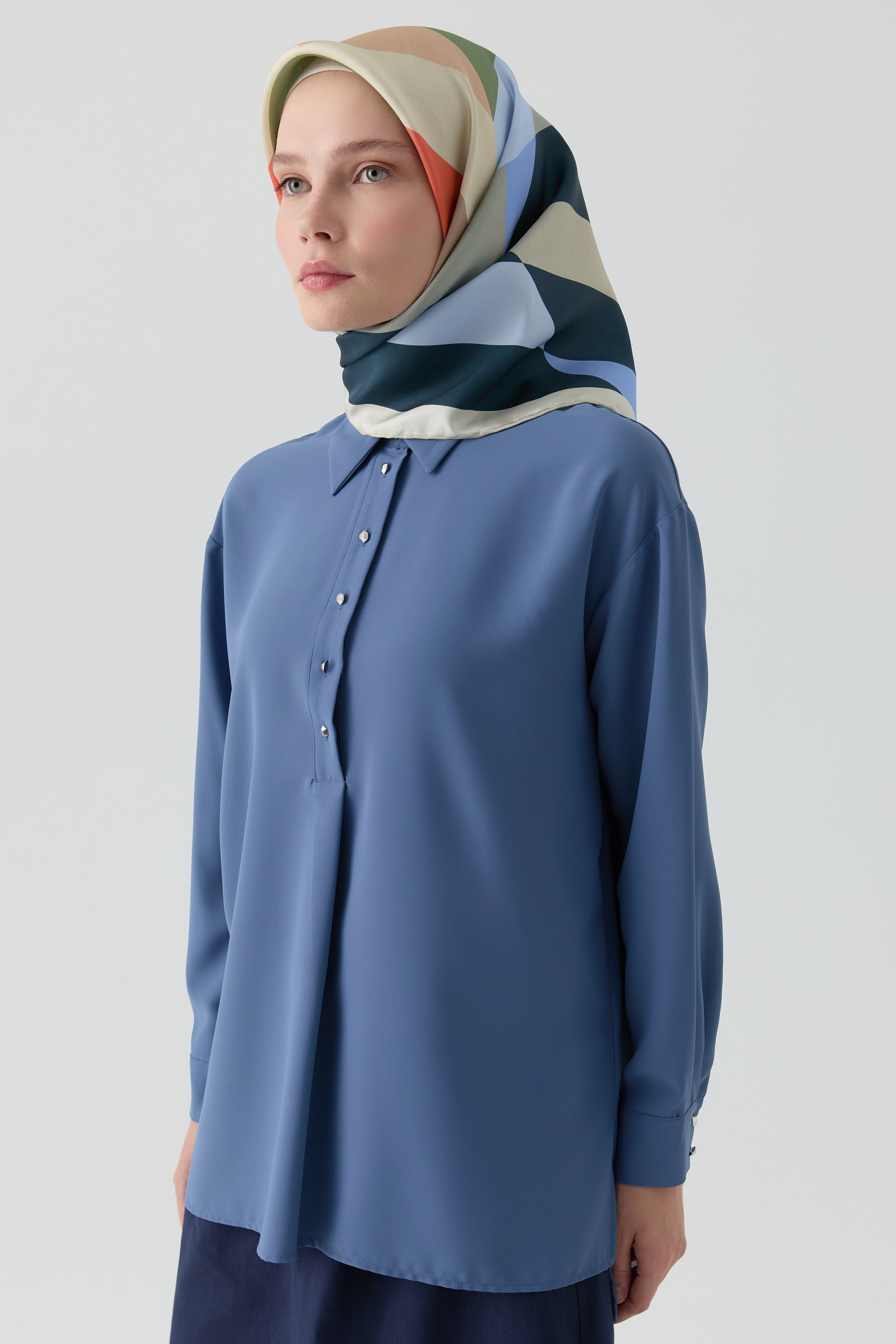 Yırtmaçlı Asimetrik Kesim Bluz - İndigo TUGBA