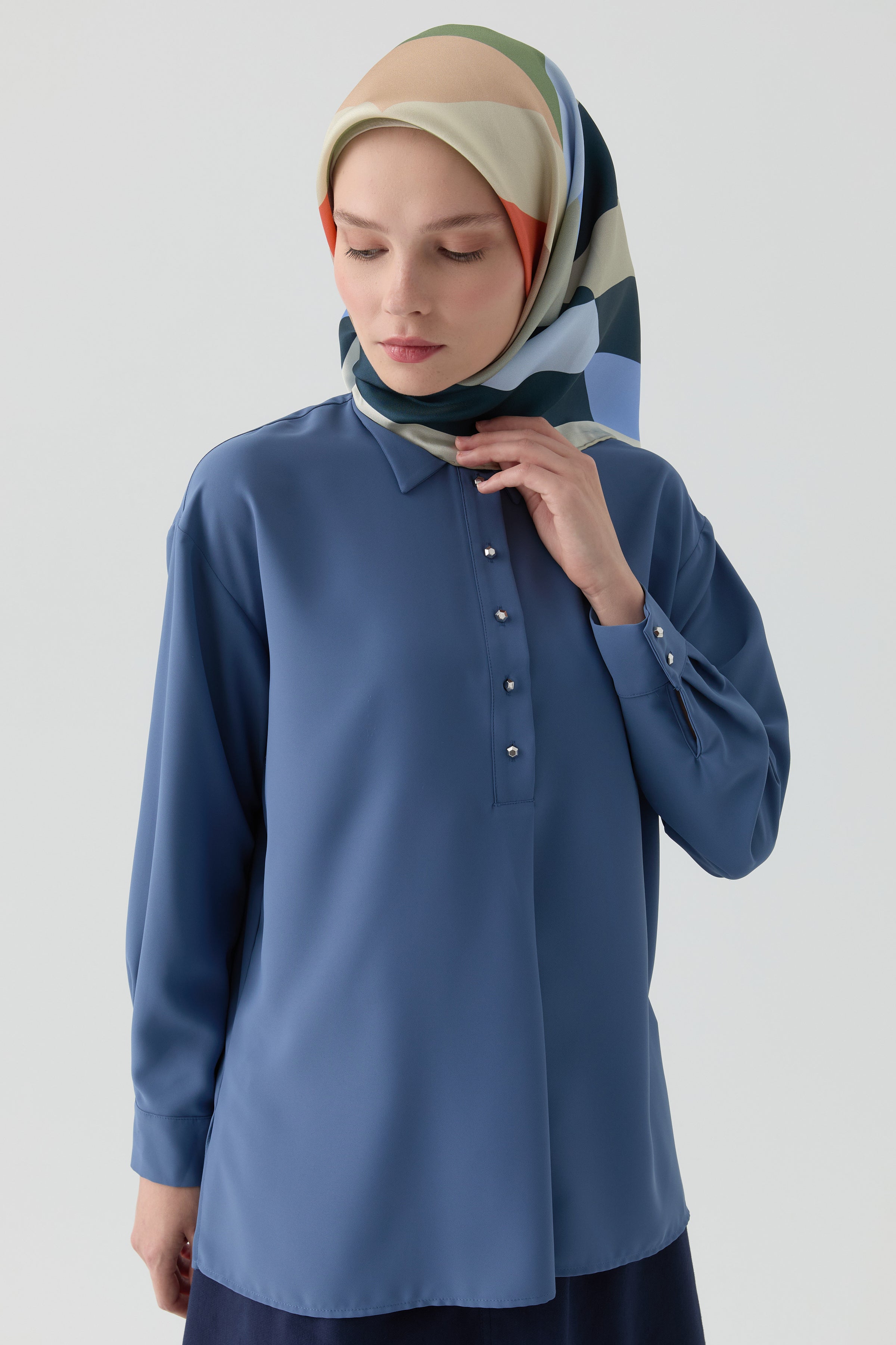 Yırtmaçlı Asimetrik Kesim Bluz - İndigo TUGBA