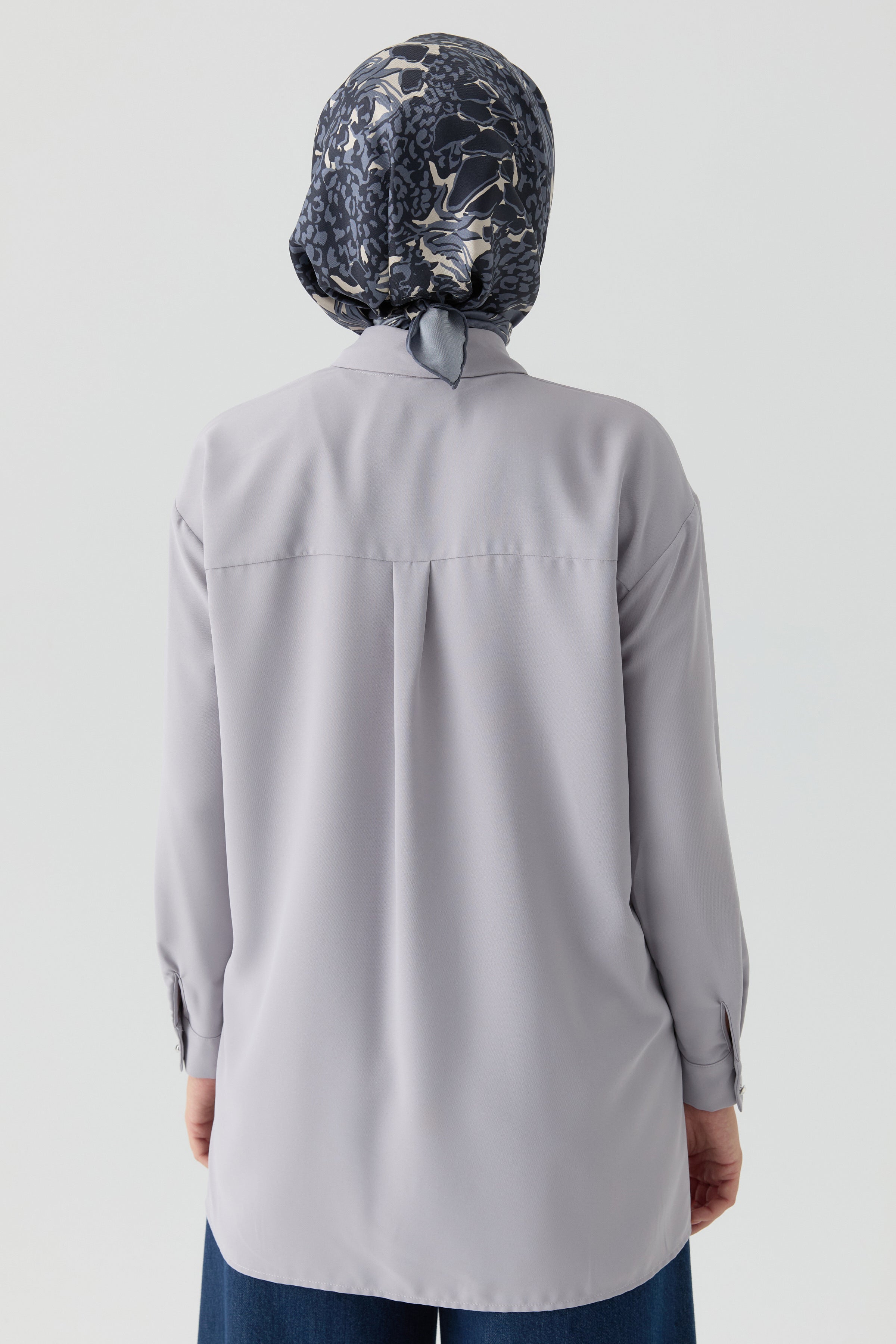 Yırtmaçlı Asimetrik Kesim Bluz - Açık Gri TUGBA