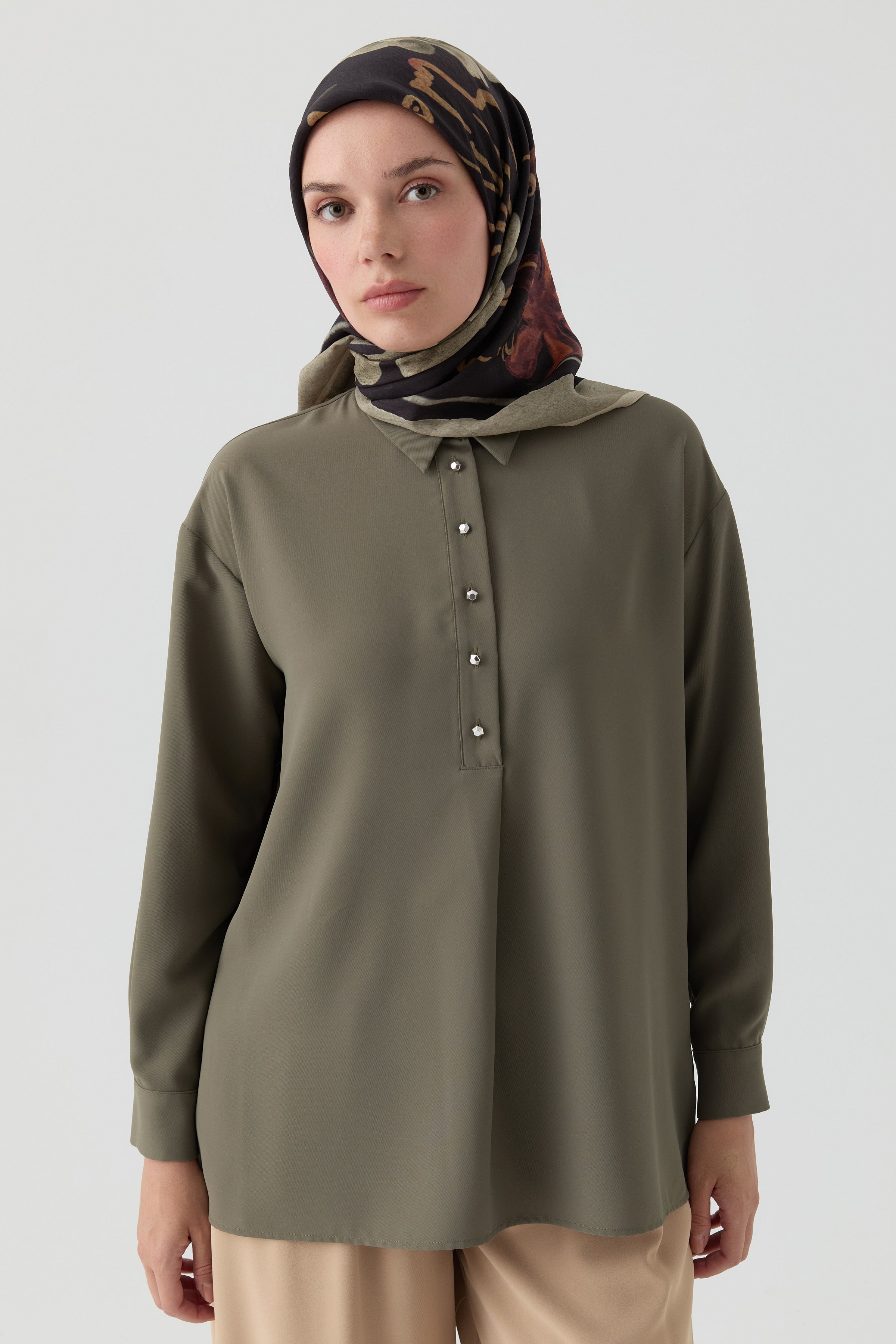 Yırtmaçlı Asimetrik Kesim Bluz - Haki TUGBA