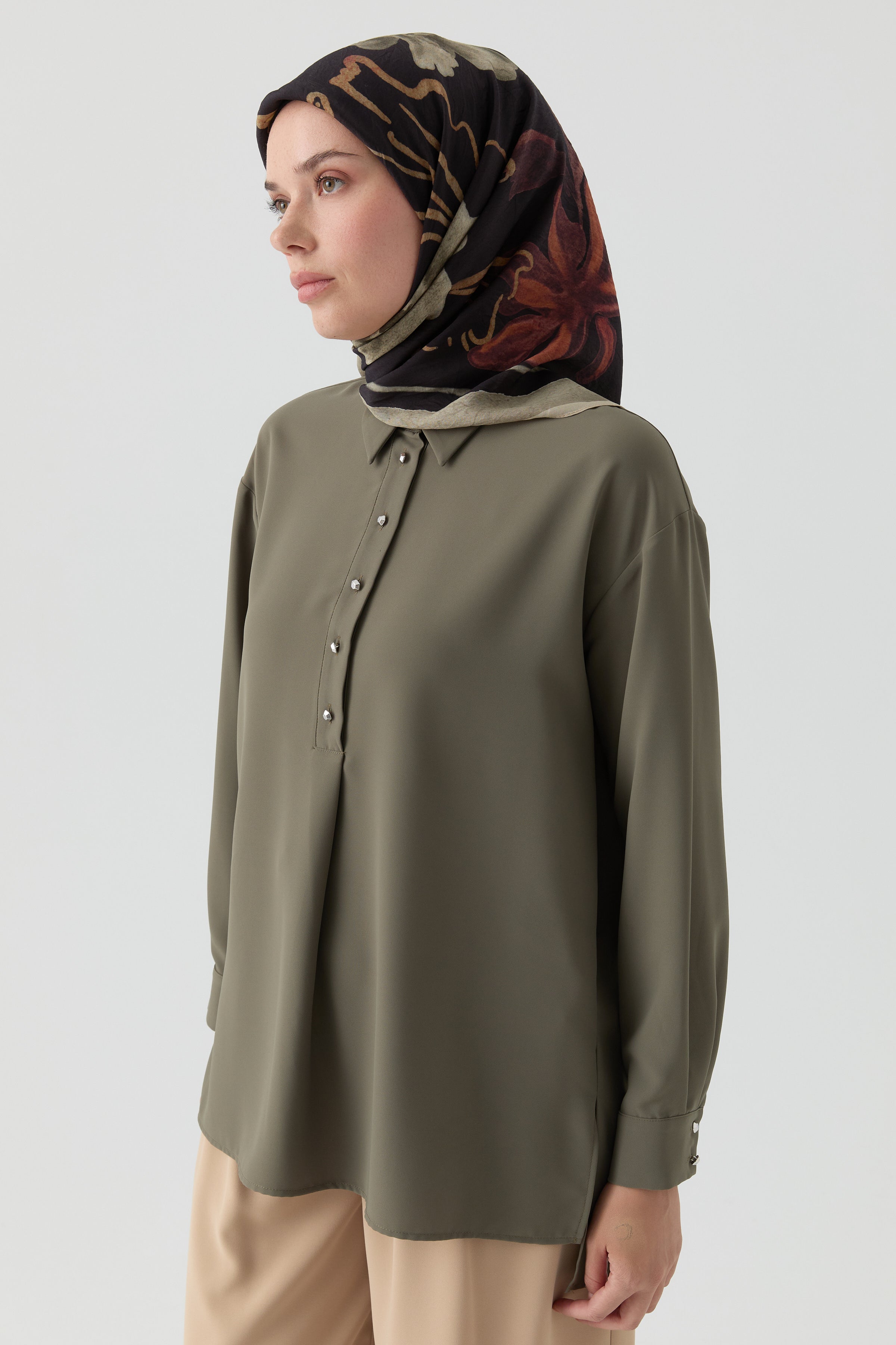 Yırtmaçlı Asimetrik Kesim Bluz - Haki TUGBA