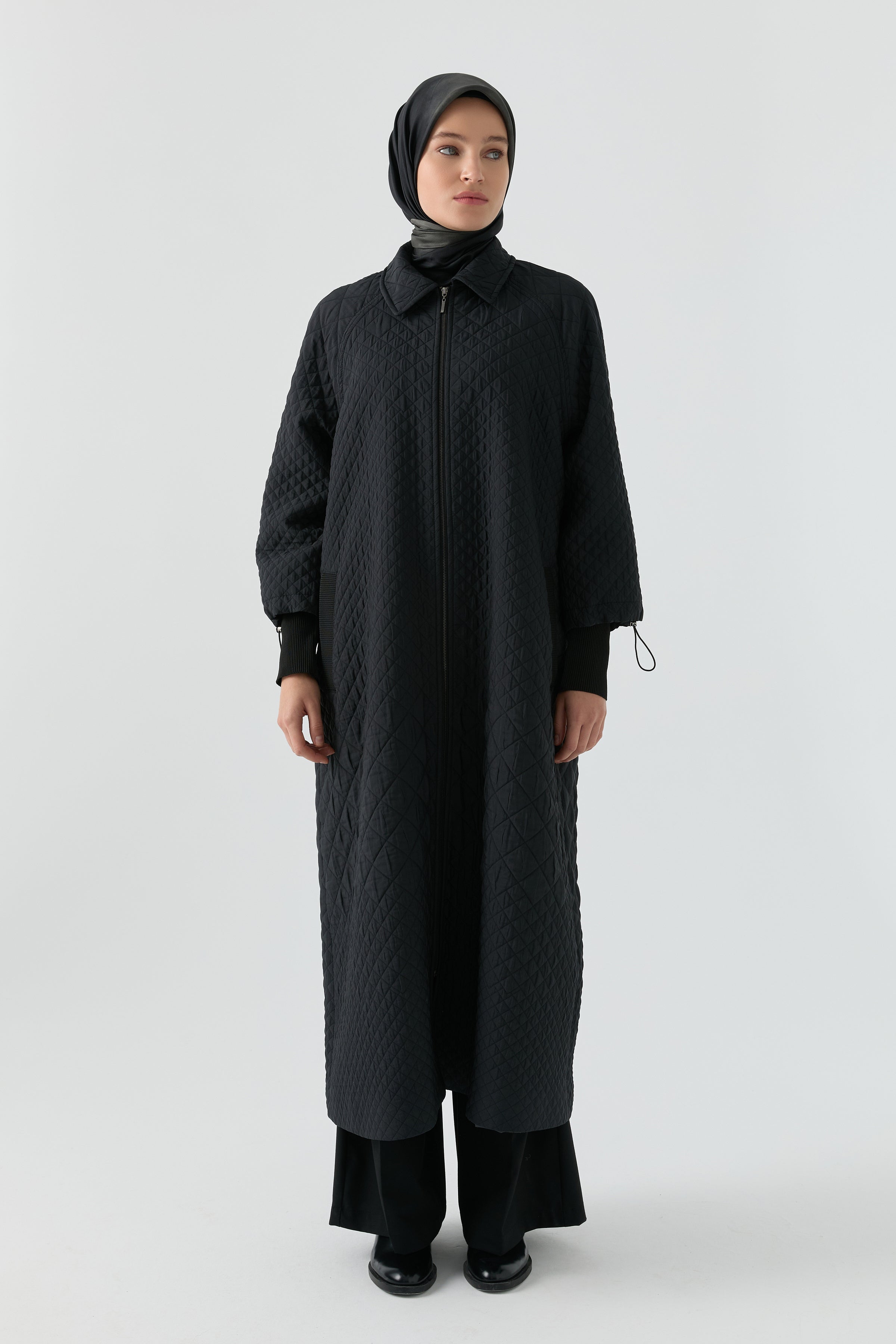 Kol Detaylı Kapitone Pardesü - Siyah TUGBA